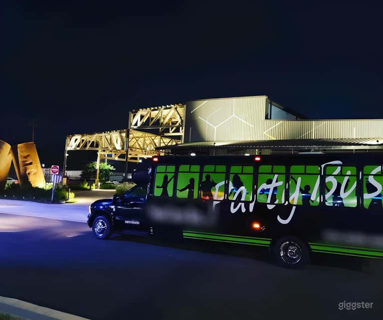  The Party Pearl Party Bus 