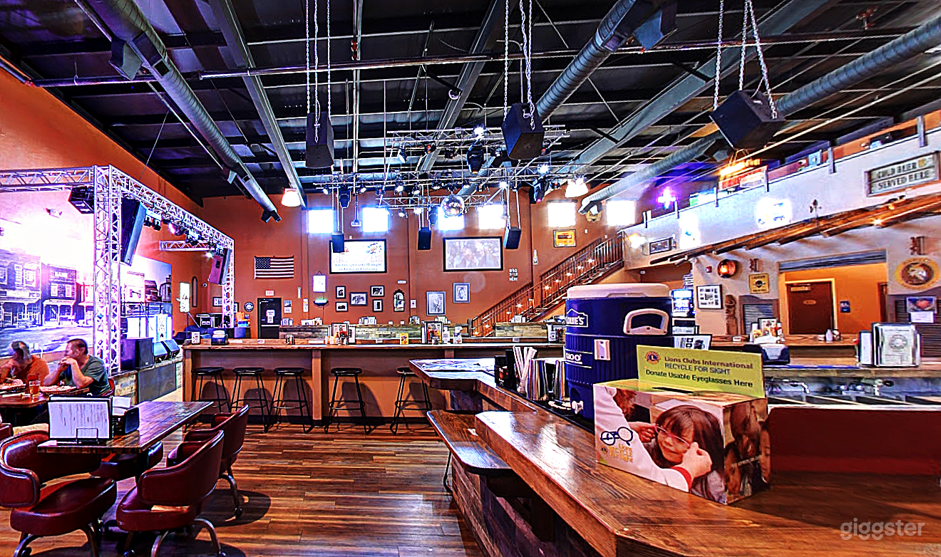 Honktonk Bar with Live Music Stage Photo 2
