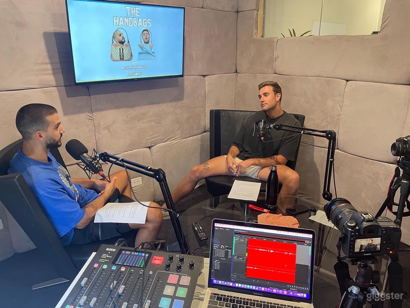 Unique Studio B Photo 4