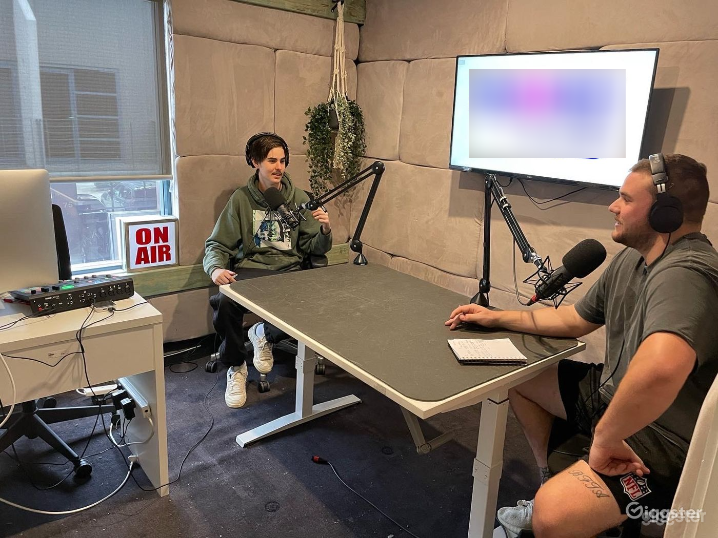 Unique Studio B Photo 3