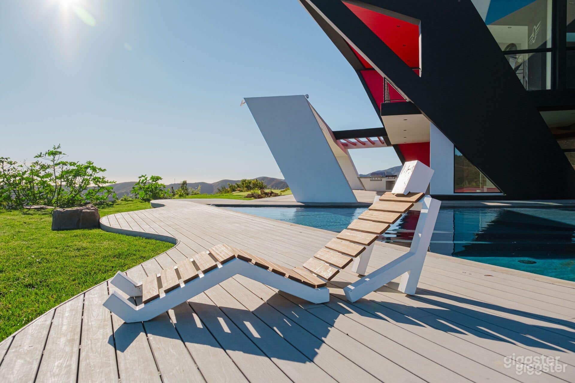 FUTURISTIC MALIBU CLIFFSIDE INFINITY POOL Photo 4