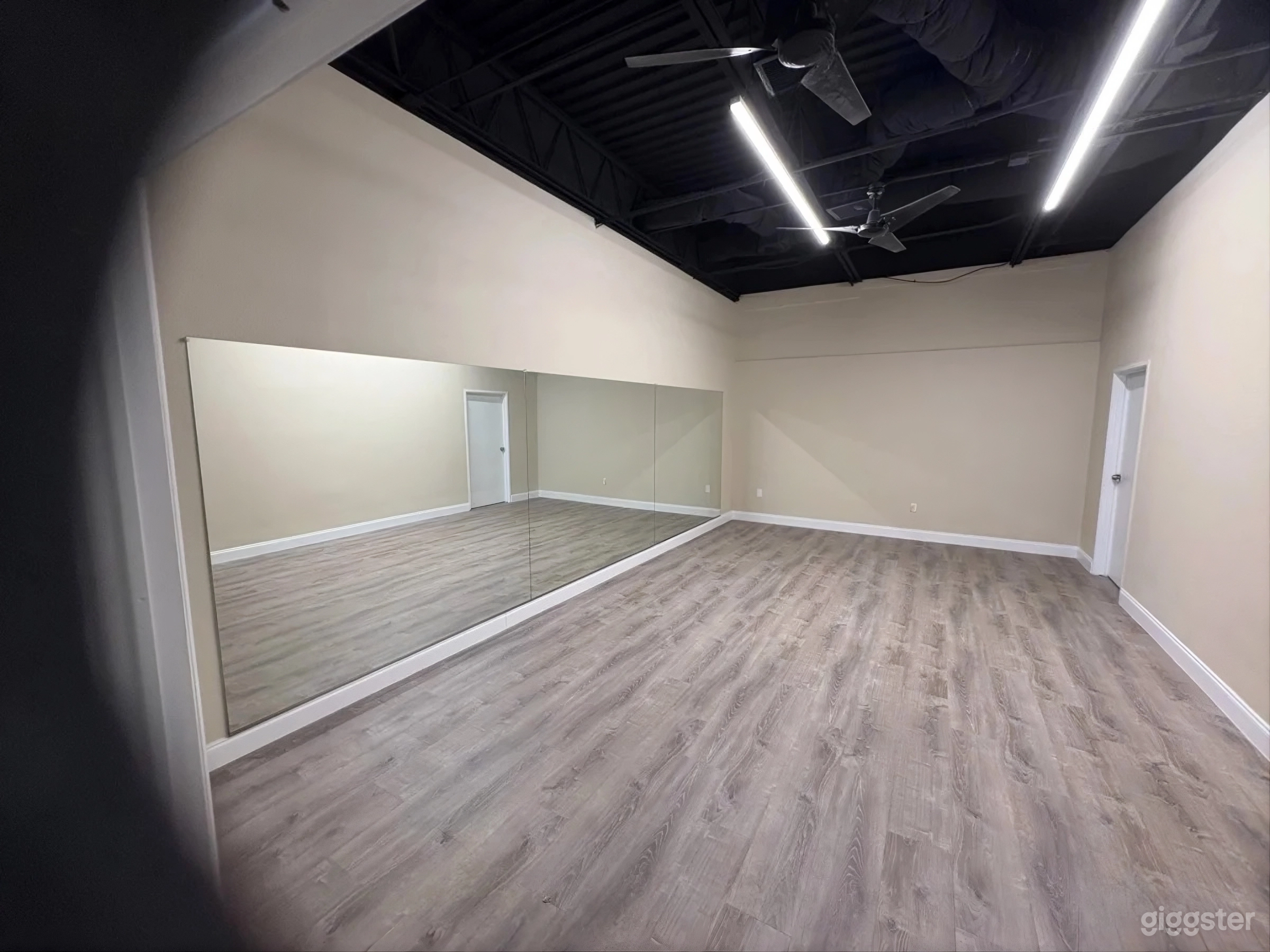 Versatile Studio: Yoga, Dance, Meditation & Shoots Photo 3