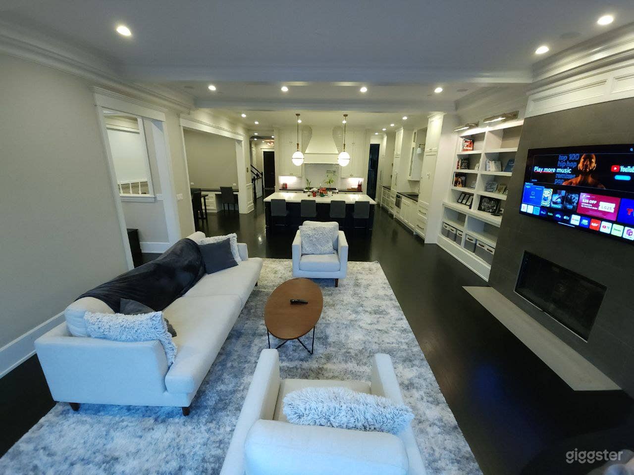 Luxurious Multi Purpose Space & Pro Grade Kitchen! Photo 3