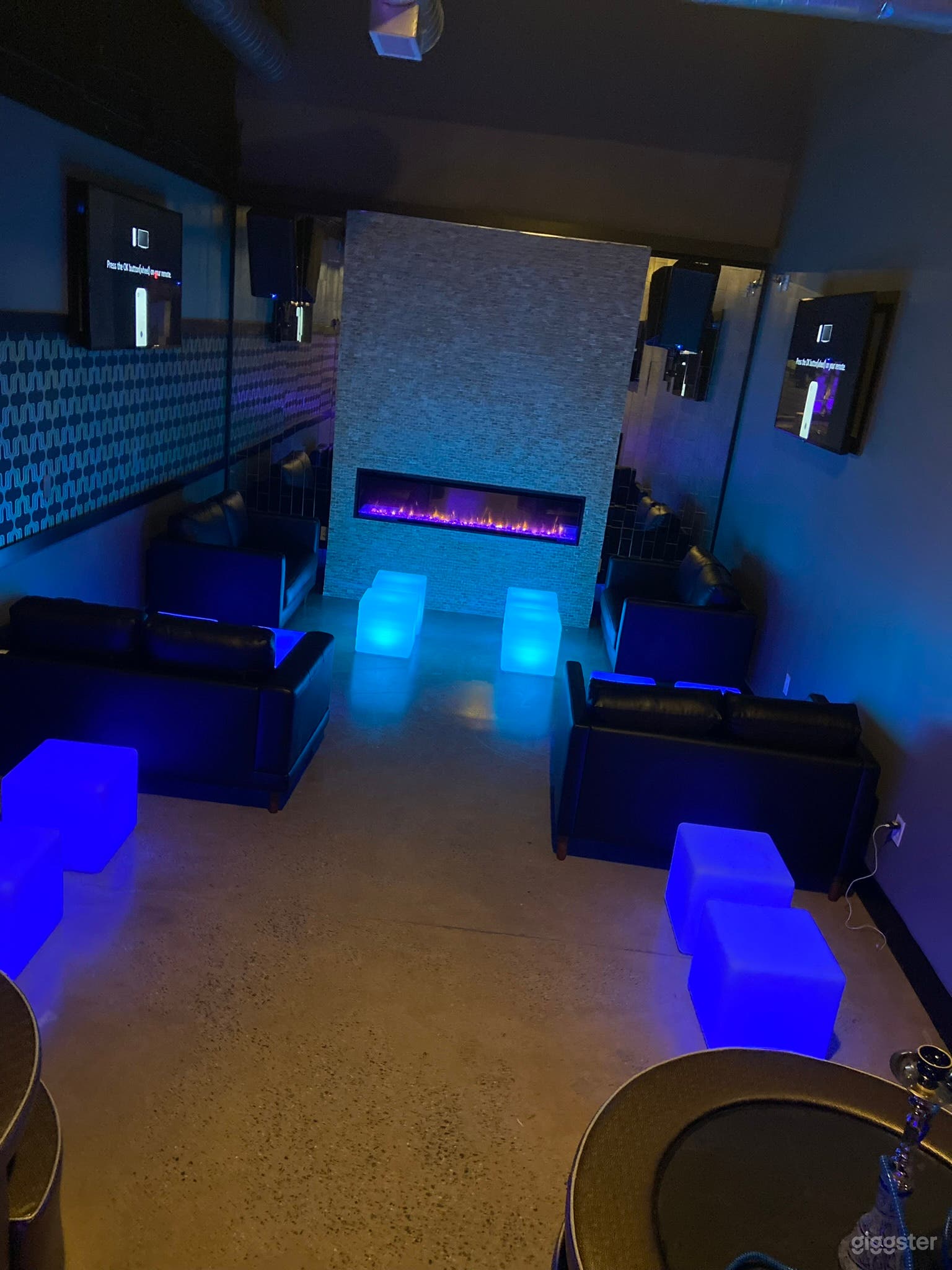 Full service restaurant and Venue Photo 4