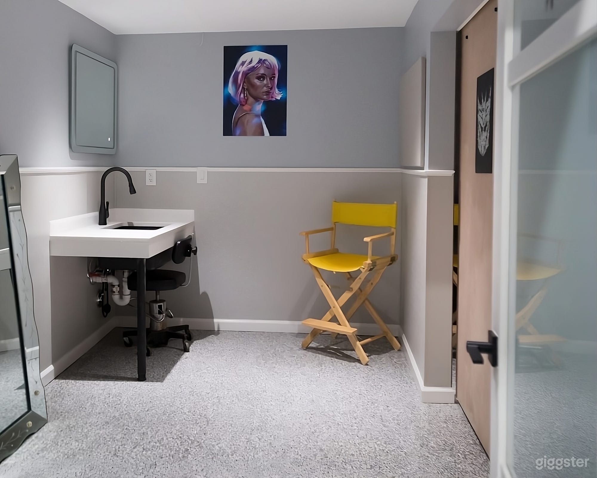 Dressing/Make-up room