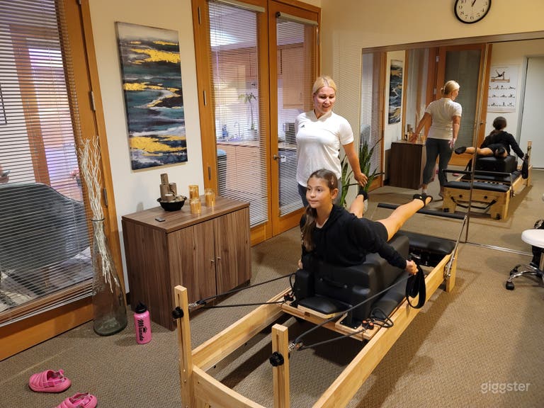  Pilates Reformer Machine with Student &amp; Teacher 