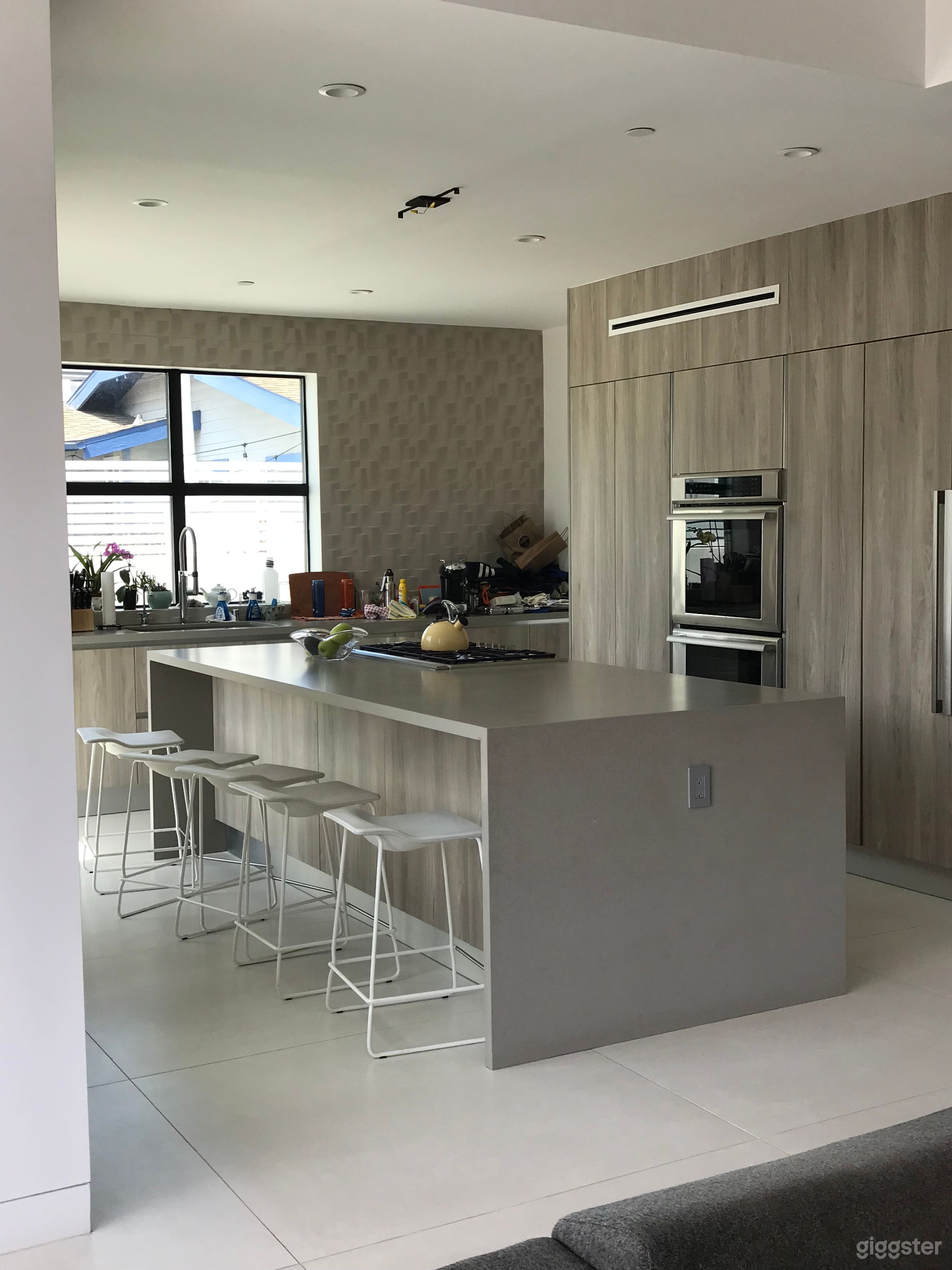 Modern White Big Box House Photo 2