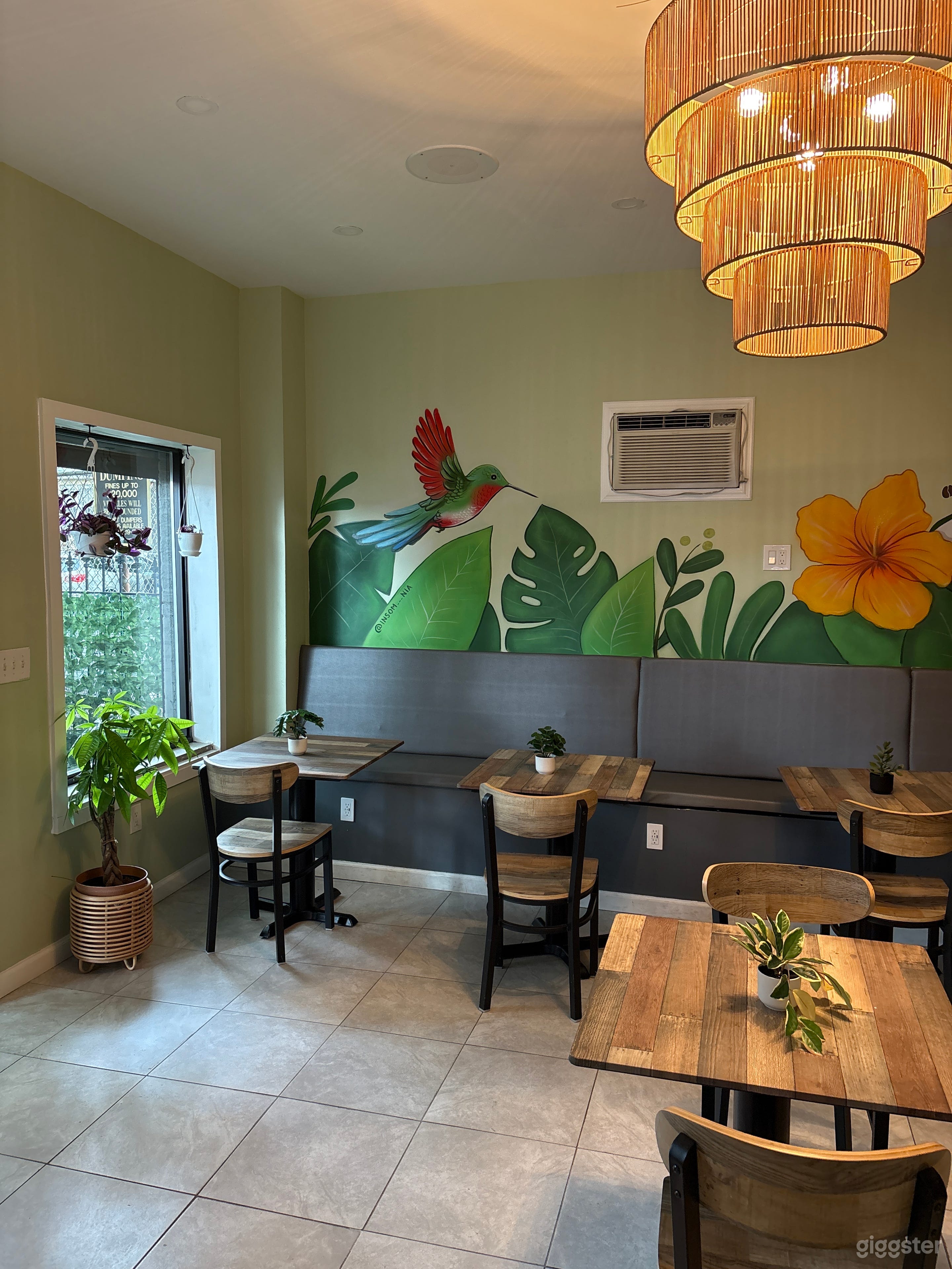 Coffee shop with outdoor seating Photo 3