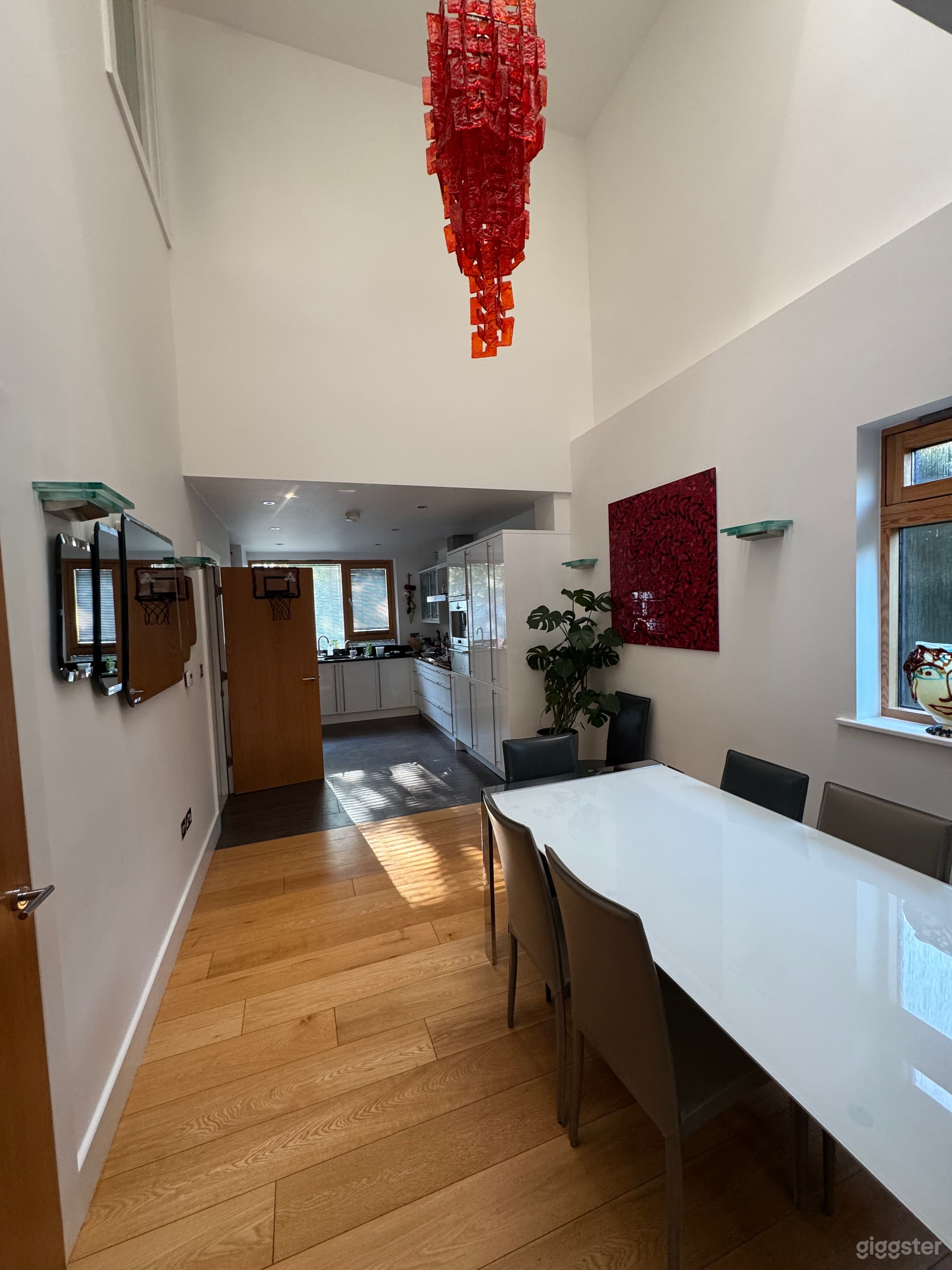 Contemporary townhouse with garden in north London Photo 4