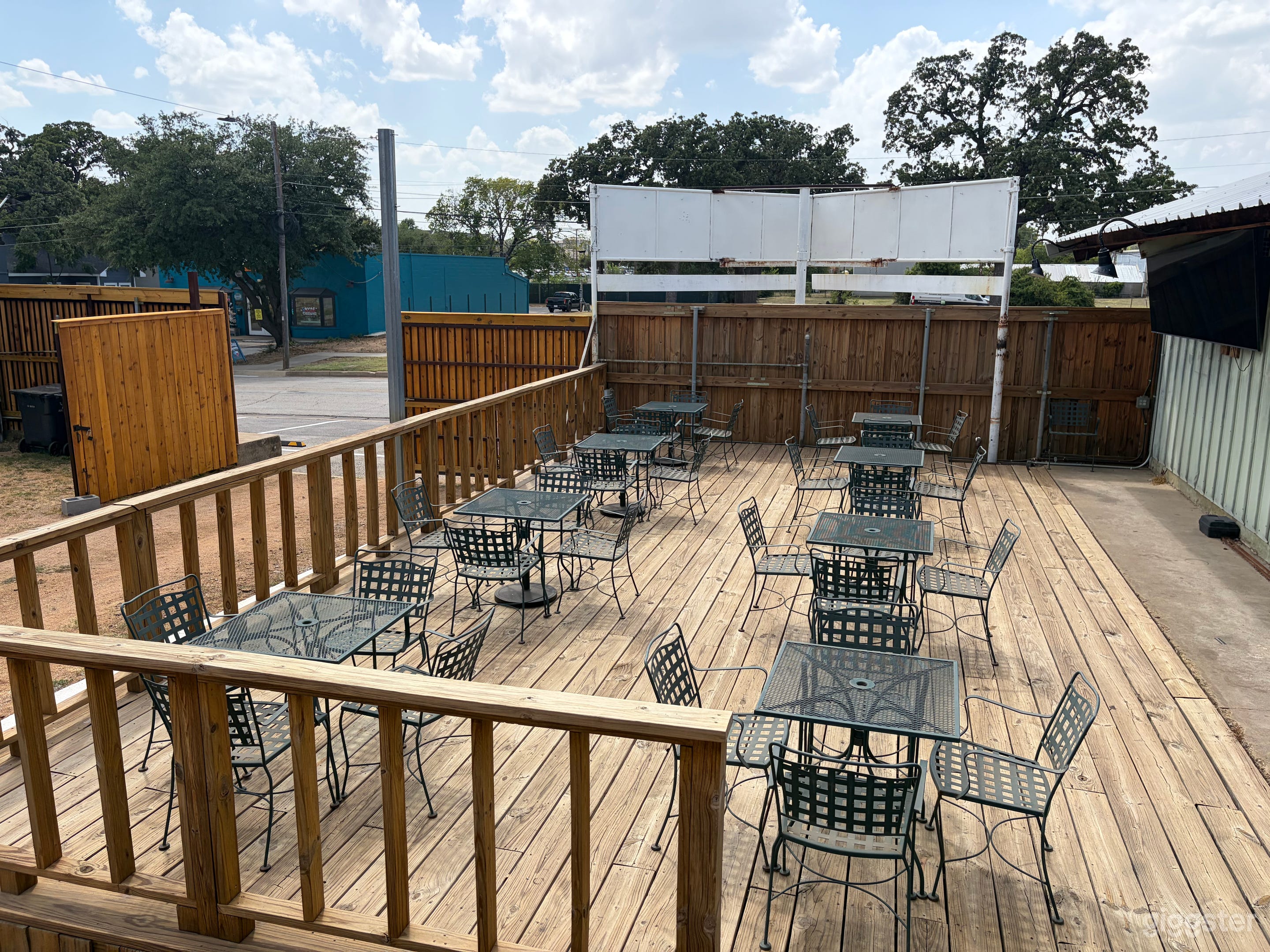 Distinctive Downtown Arlington Bar, Large Fenced Yard Photo 4