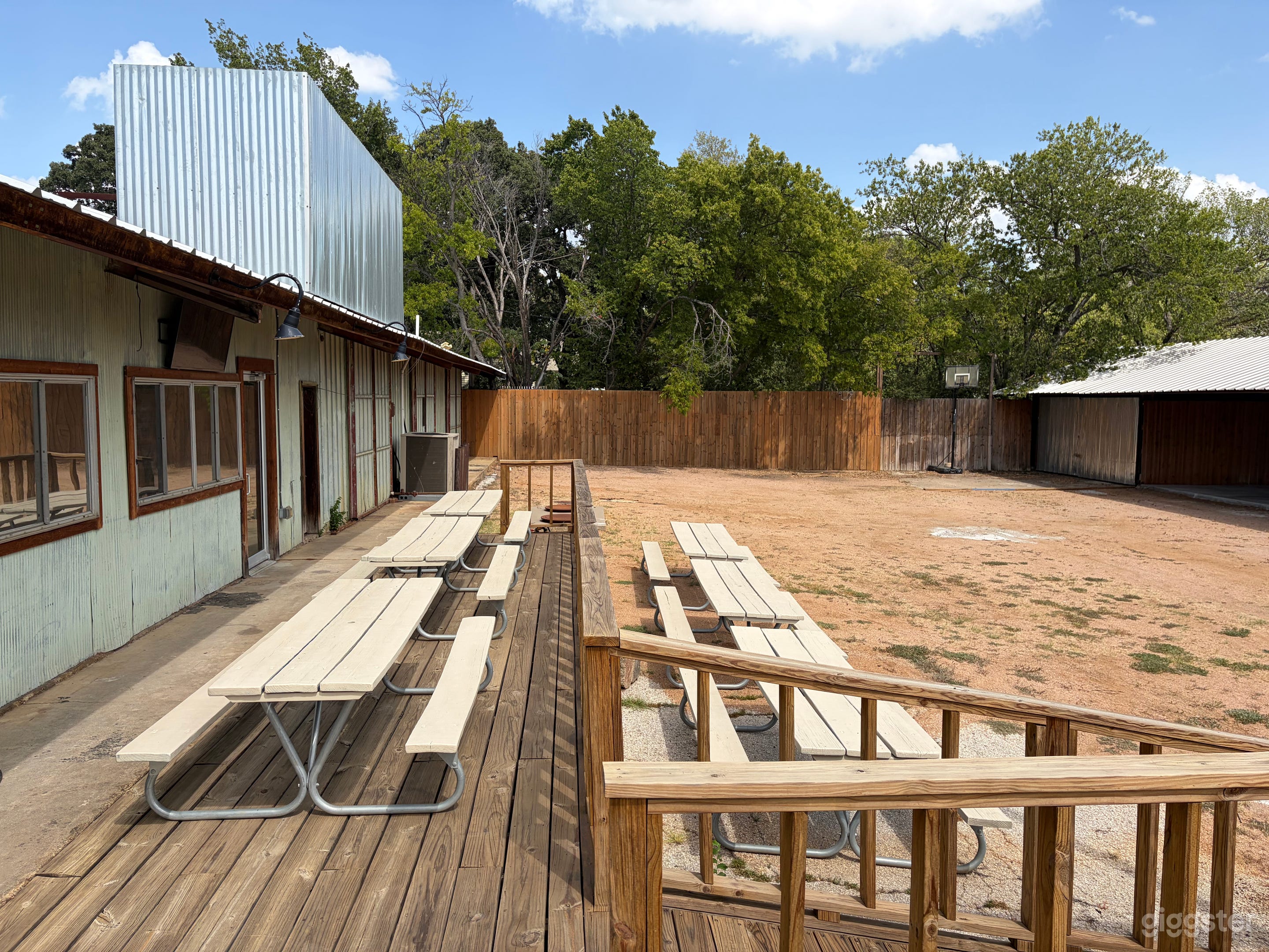Distinctive Downtown Arlington Bar, Large Fenced Yard Photo 3