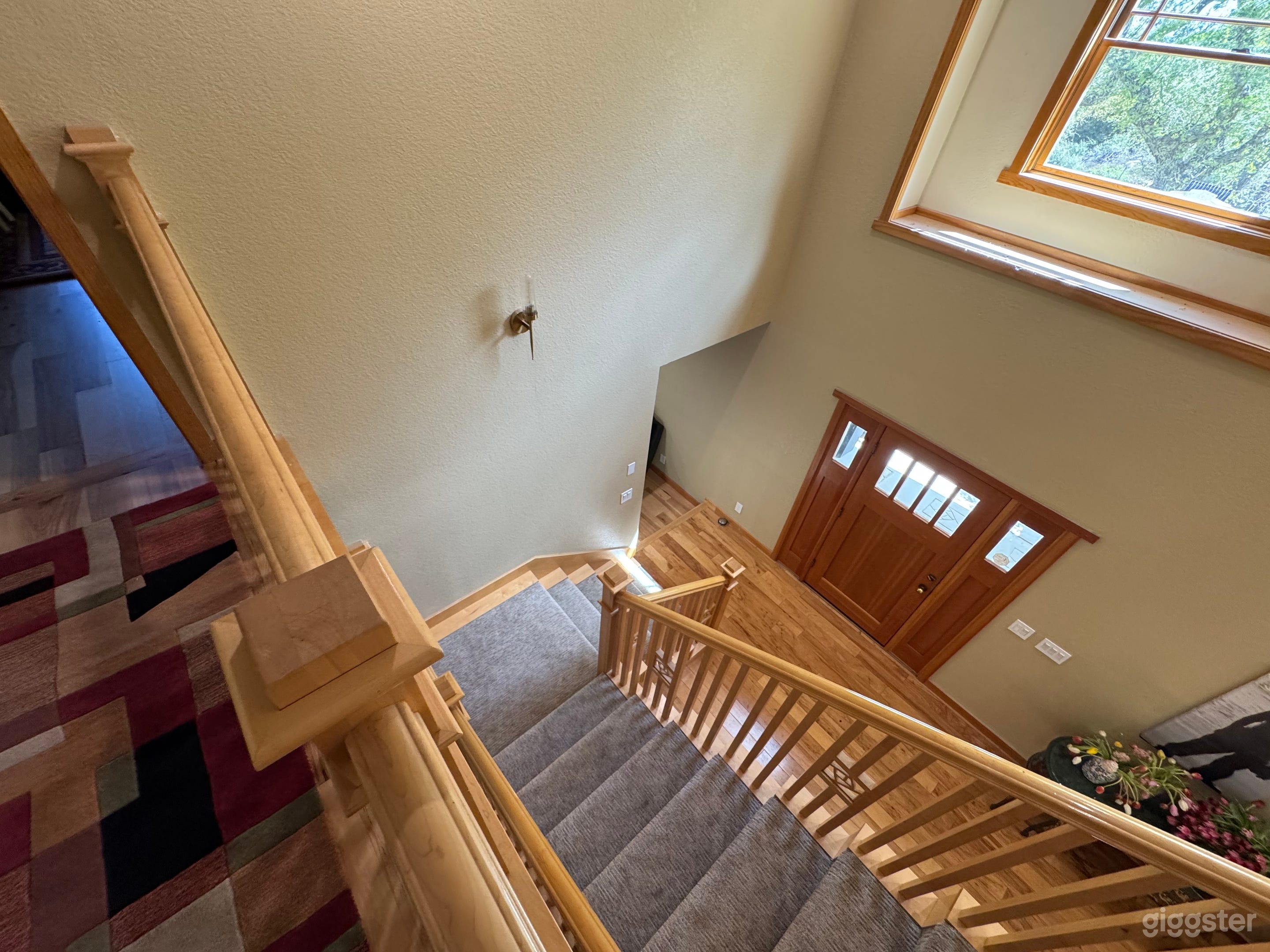 A rare mountain-side filming location ! Photo 3