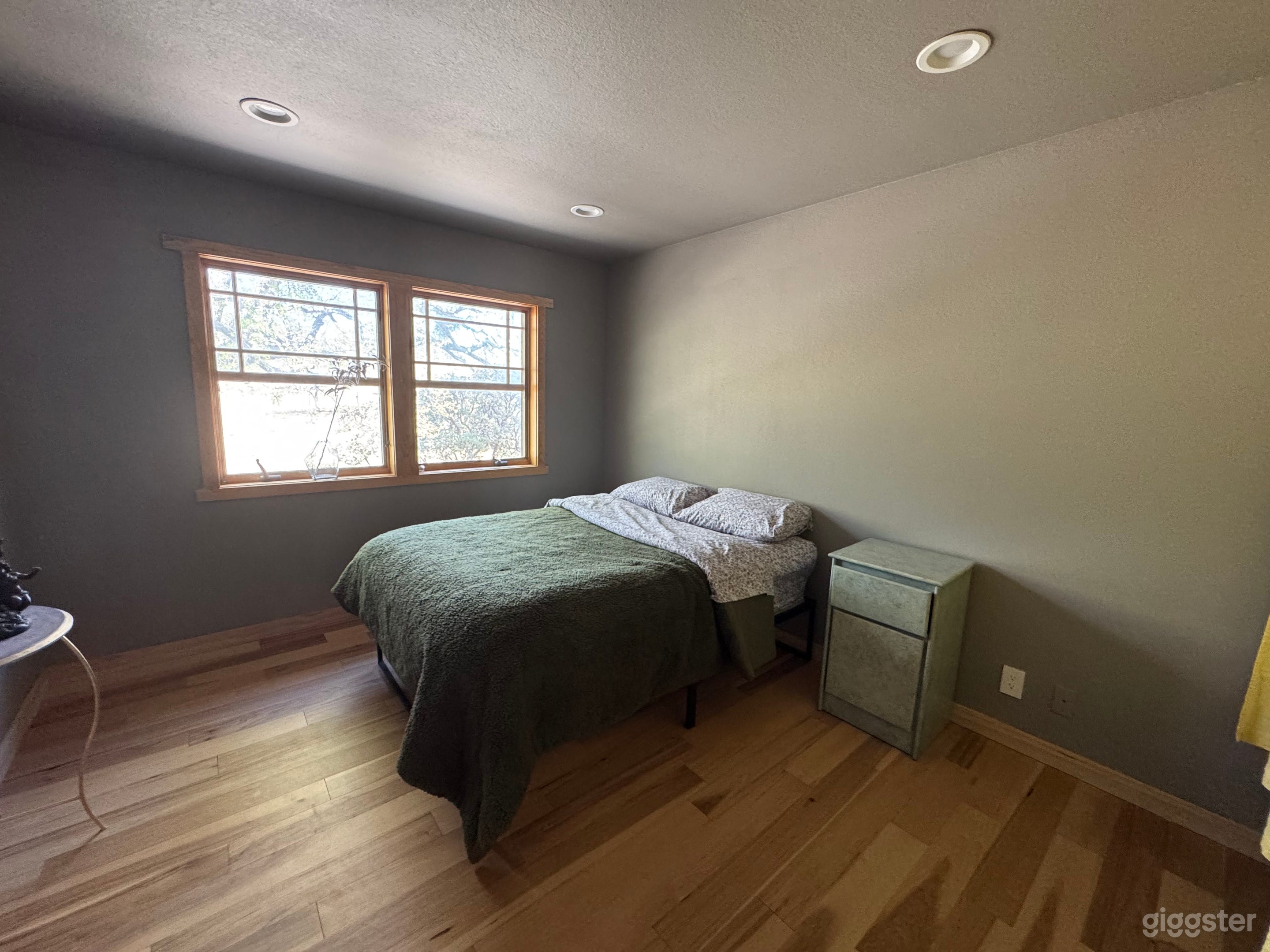 A rare mountain-side filming location ! Photo 4