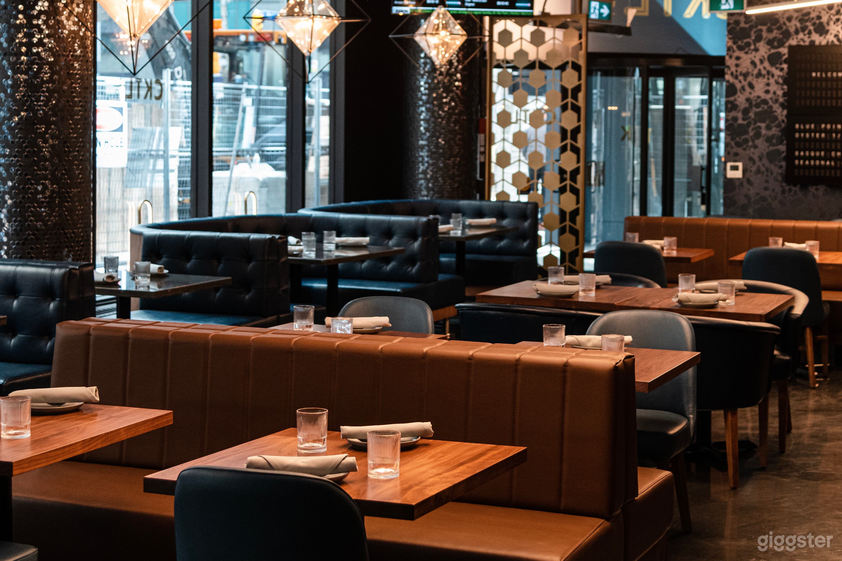 Stock Market-Themed Cocktail Lounge/Restaurant Photo 4