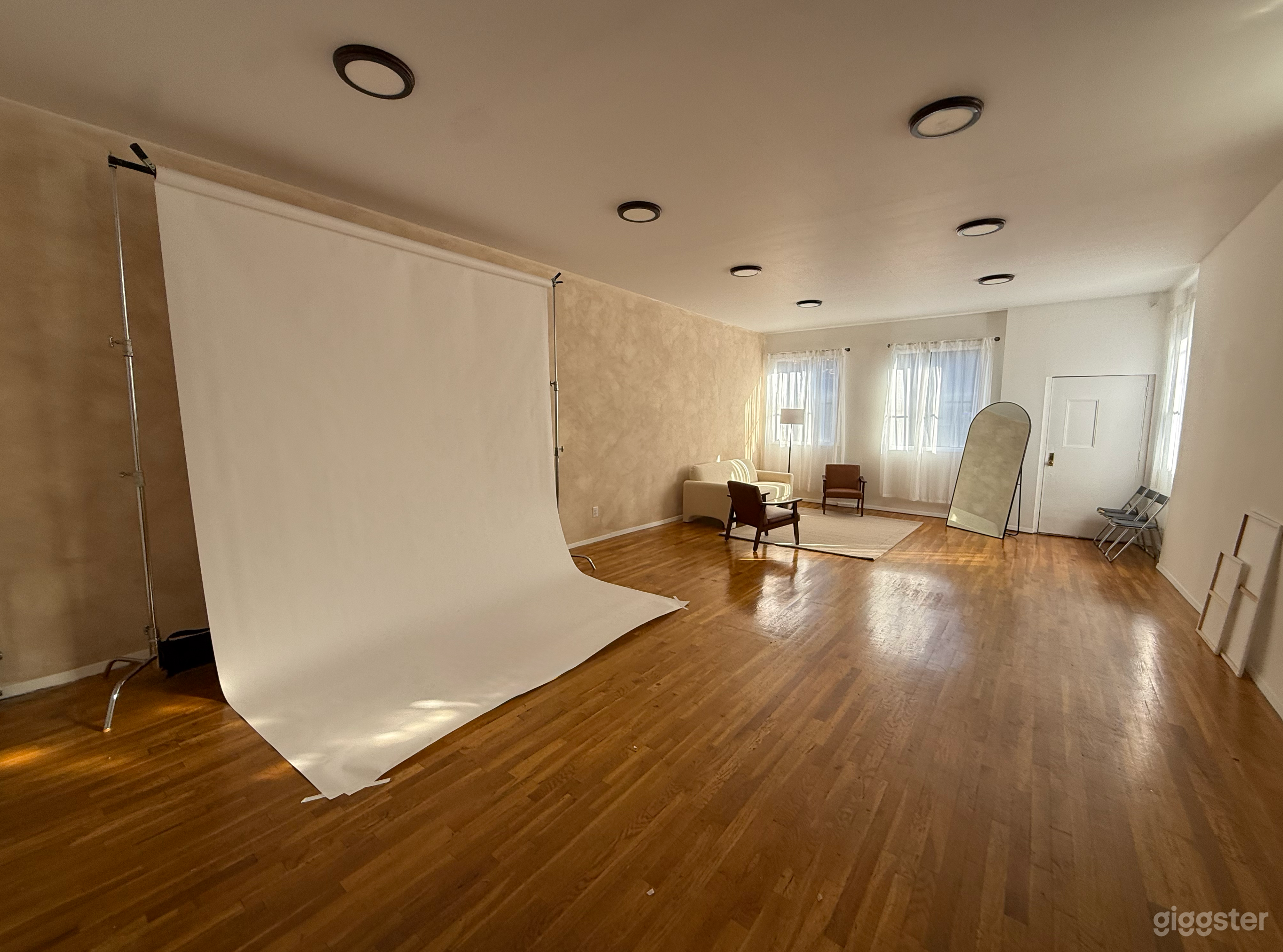 Multi-Room Photo & Film Studio with Ground Floor Load In | Rent this ...