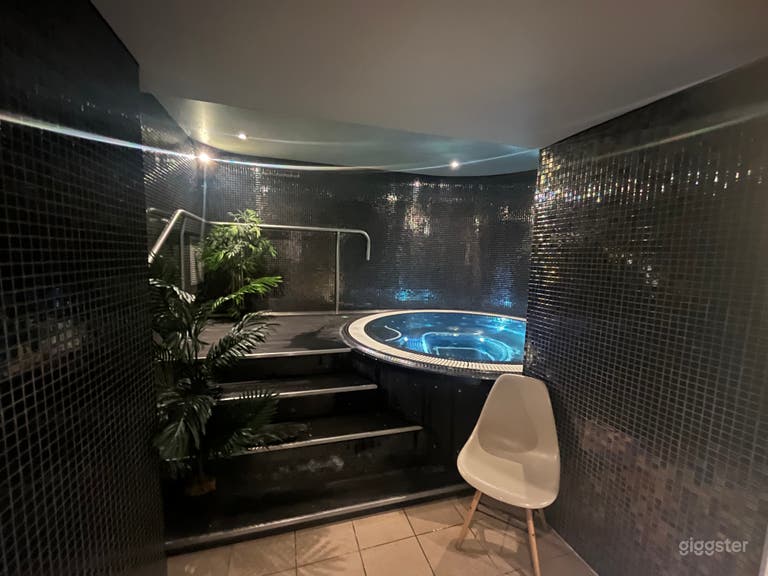  Spa Retreat: Sauna, Jacuzzi & Treatment Room 