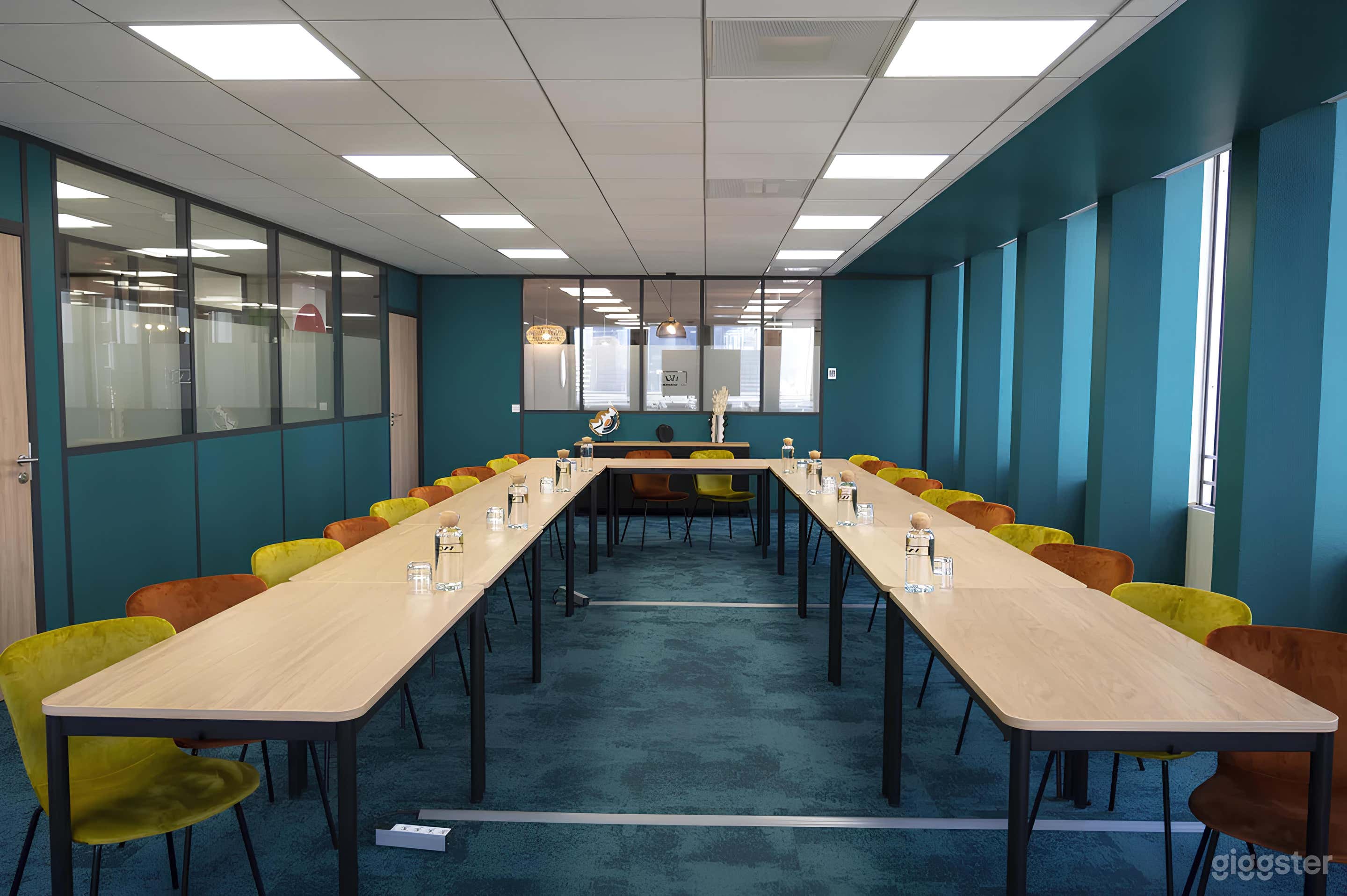 Photo de Salle de réunion colorée 3