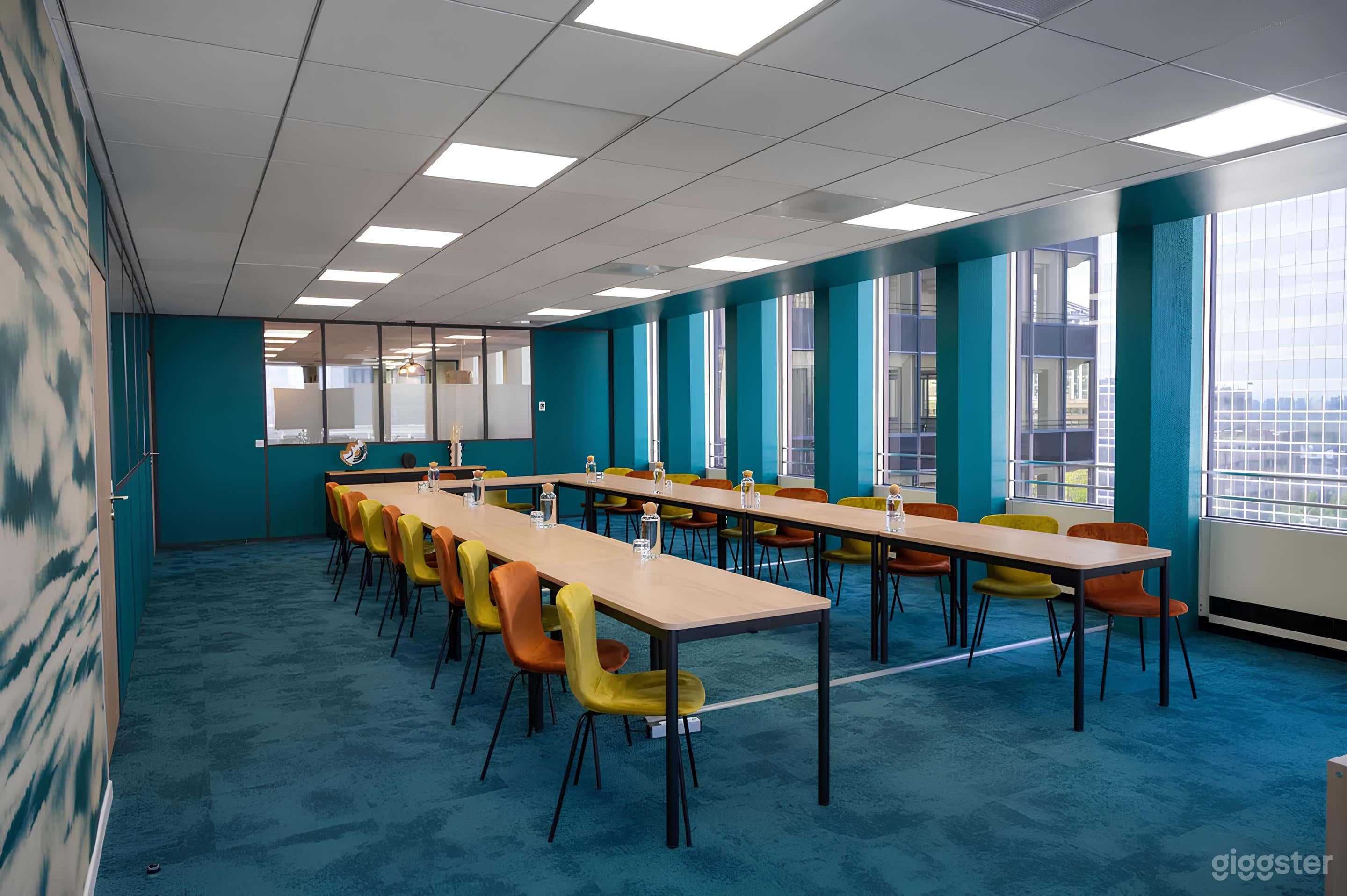 Photo de Salle de réunion colorée 1