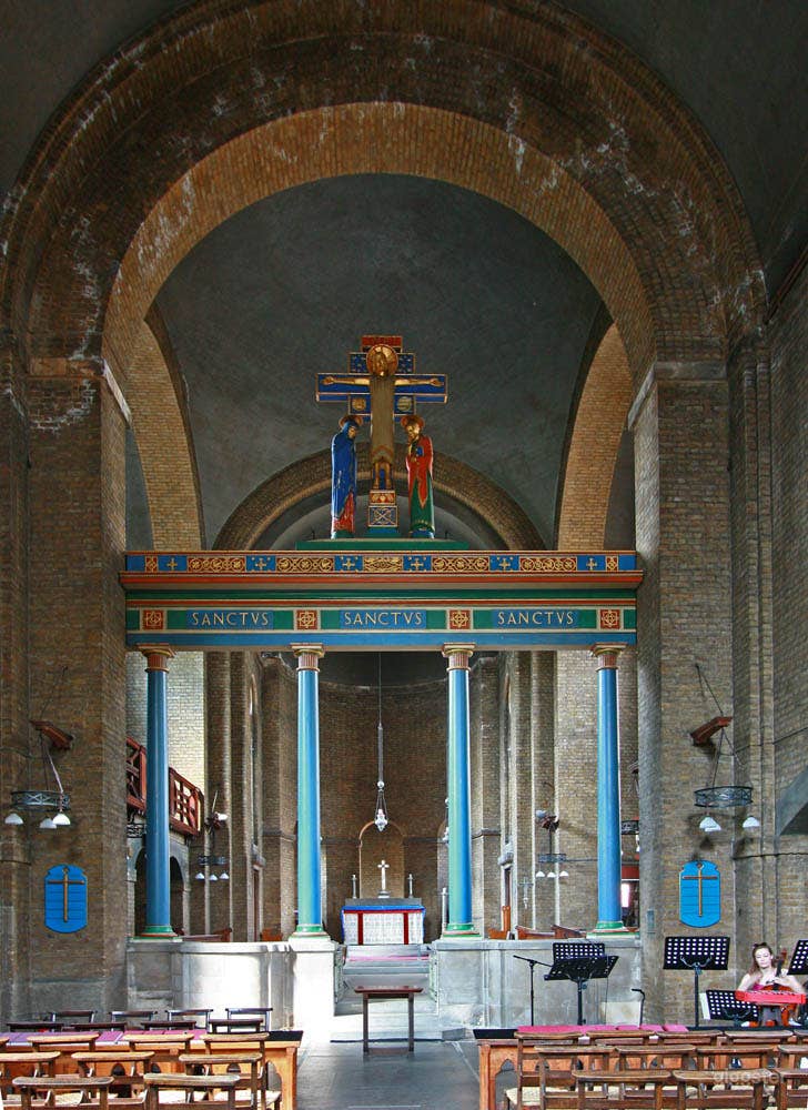 Rood screen separating the sanctuary from the nave.