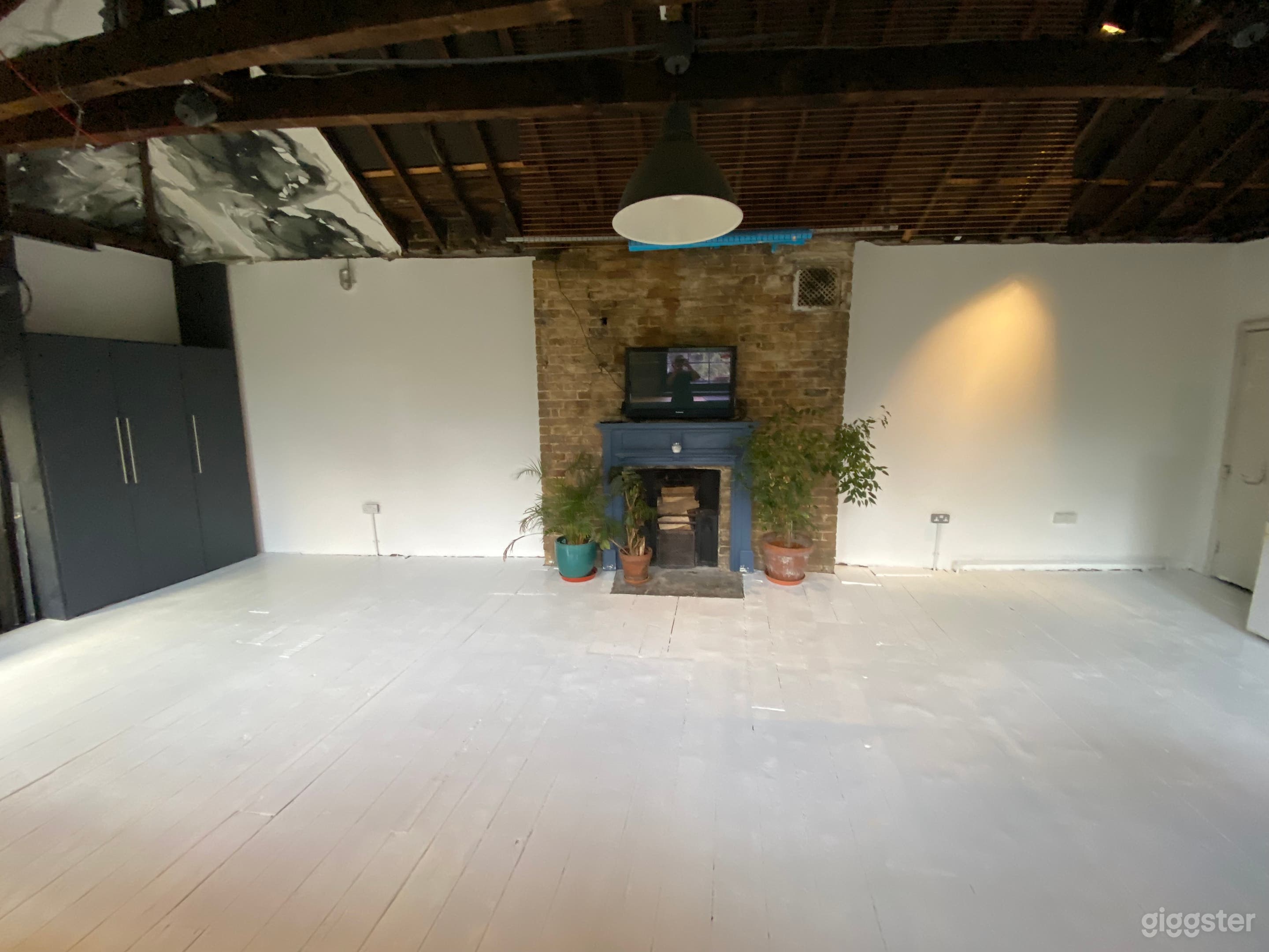 Industrial Loft Space / Apartment Photo 2