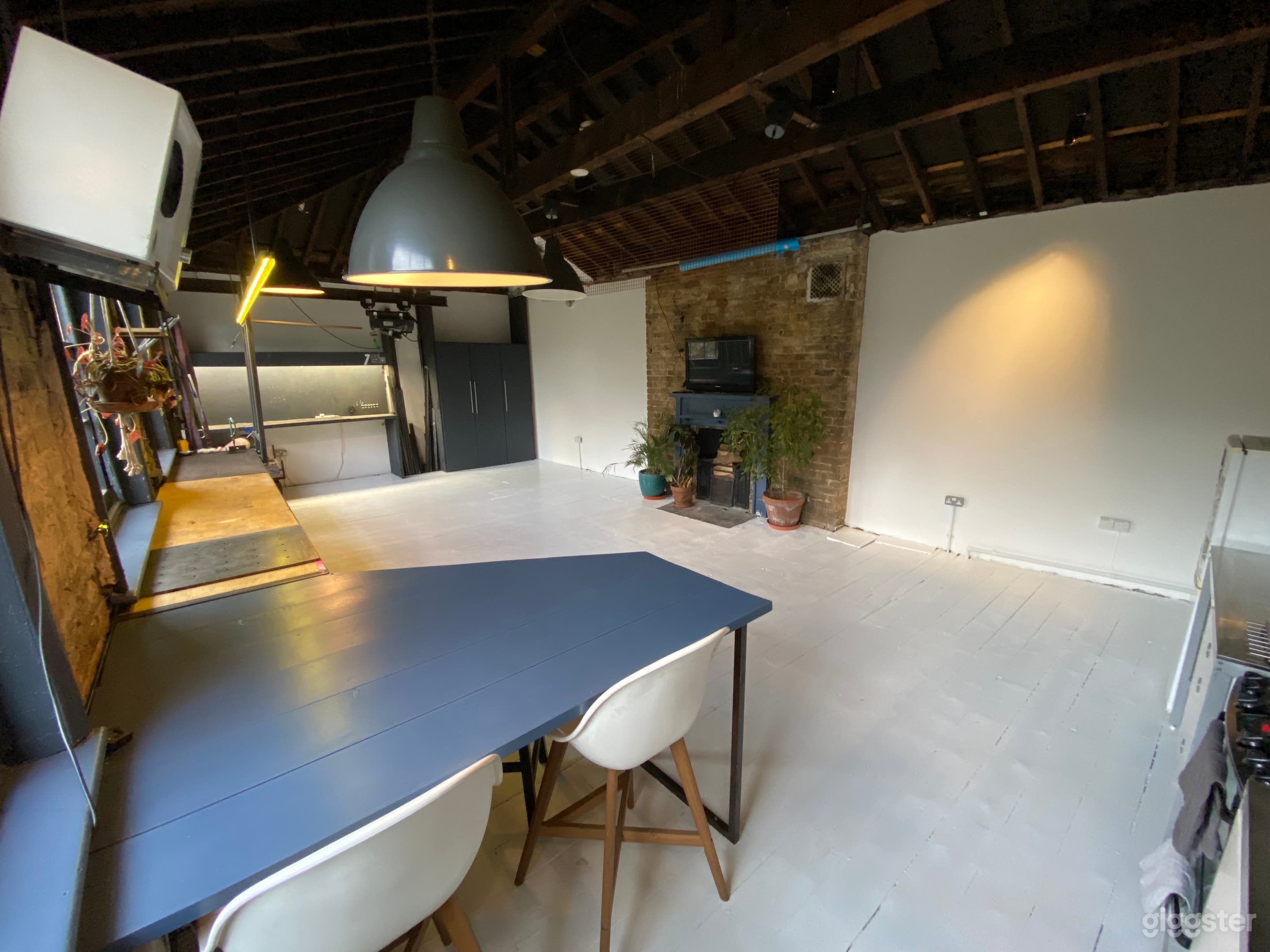 Industrial Loft Space / Apartment Photo 3