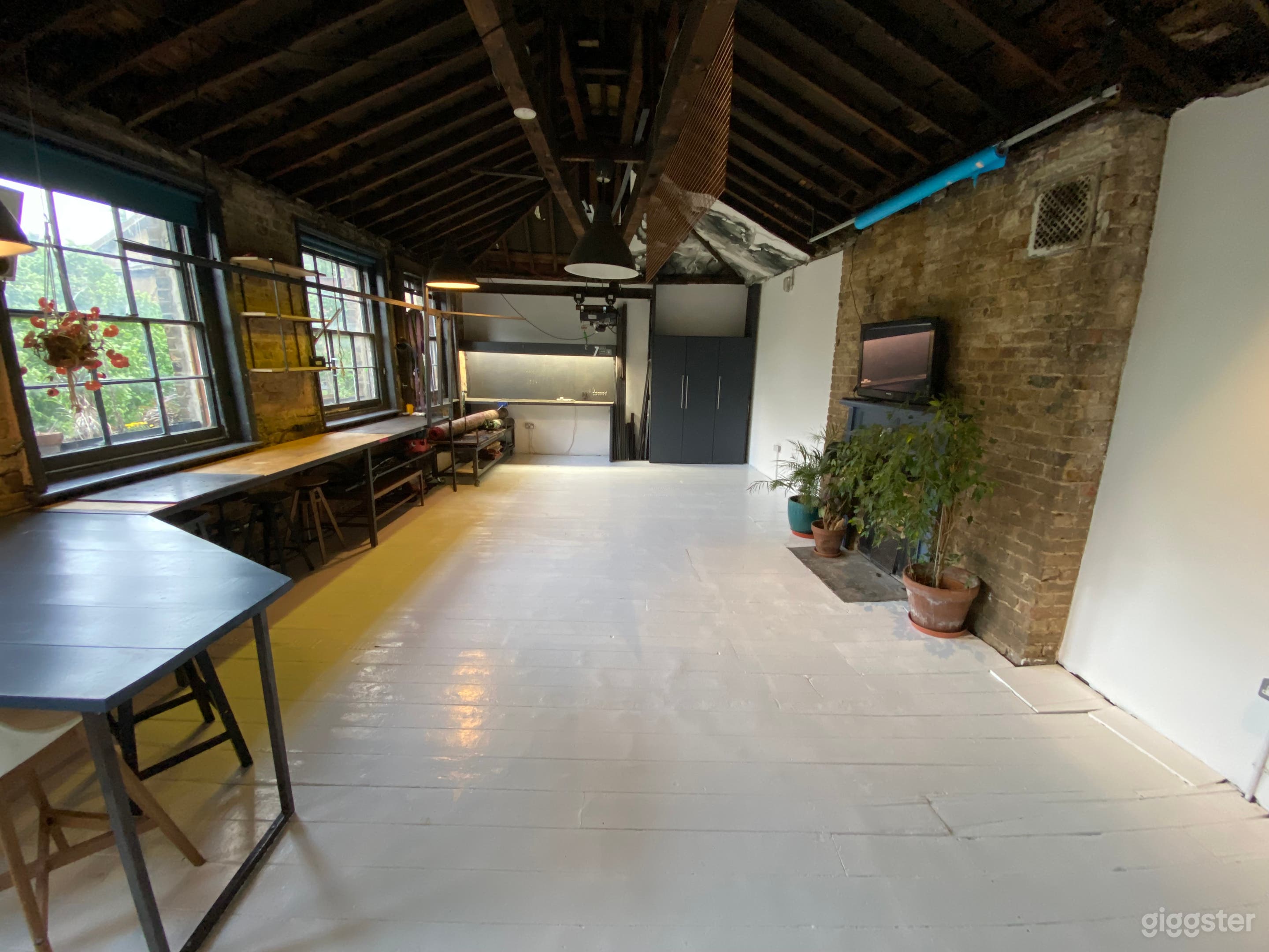 Industrial Loft Space / Apartment Photo 4