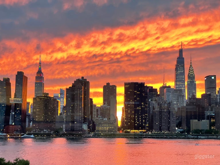  Prime NYC Skyline + Water View in Contemporary Apt 