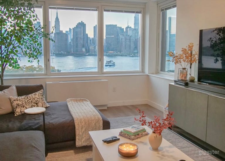  Prime NYC Skyline + Water View in Contemporary Apt 