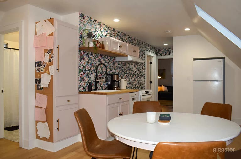  Bright Two-Level Creative Workspace for Teams & Retreats 