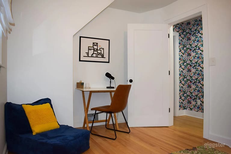  Bright Two-Level Creative Workspace for Teams & Retreats 