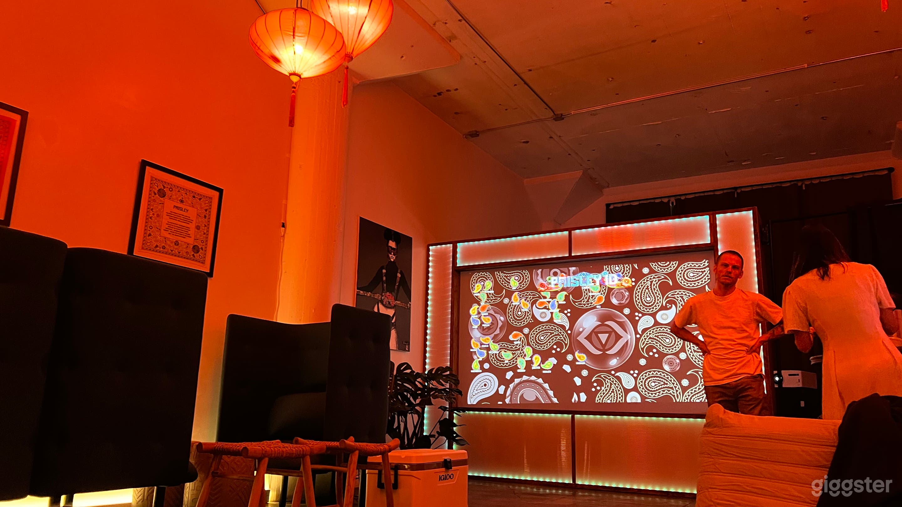 Immersive Tea Lounge with Fortune Booths Photo 4