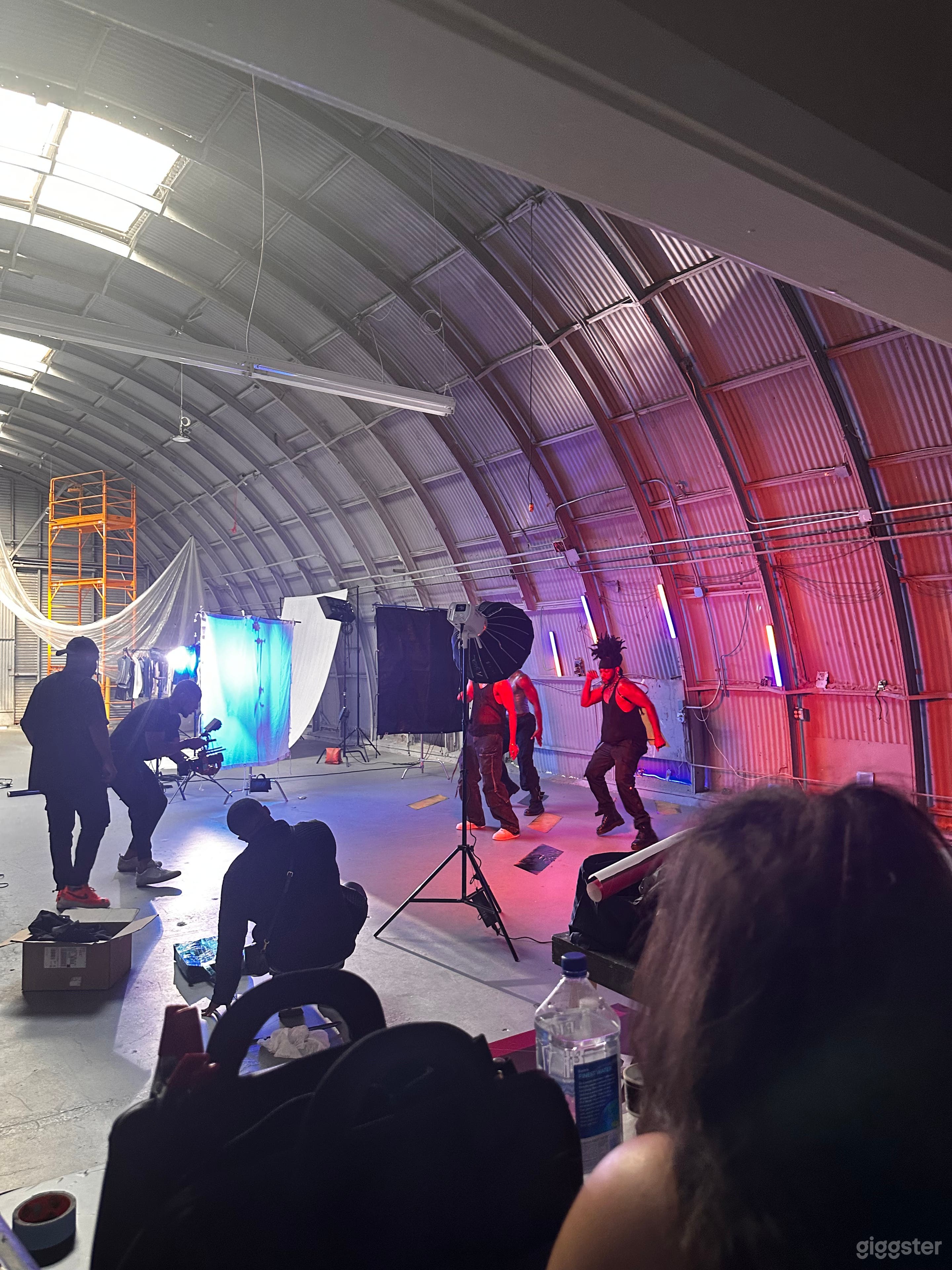 LargeWarehouse with high arched ceilings and Loft Photo 4