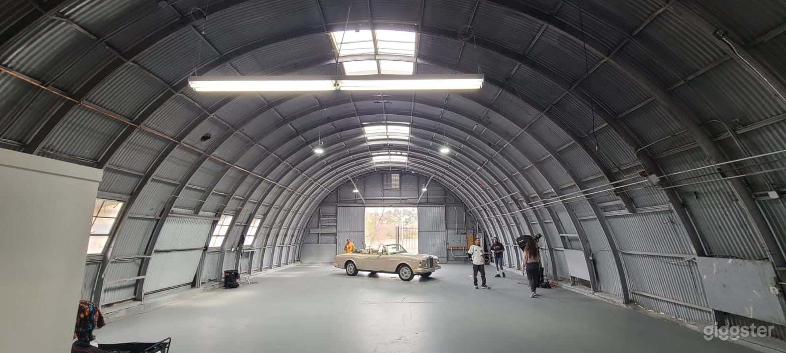LargeWarehouse with high arched ceilings and Loft Photo 1