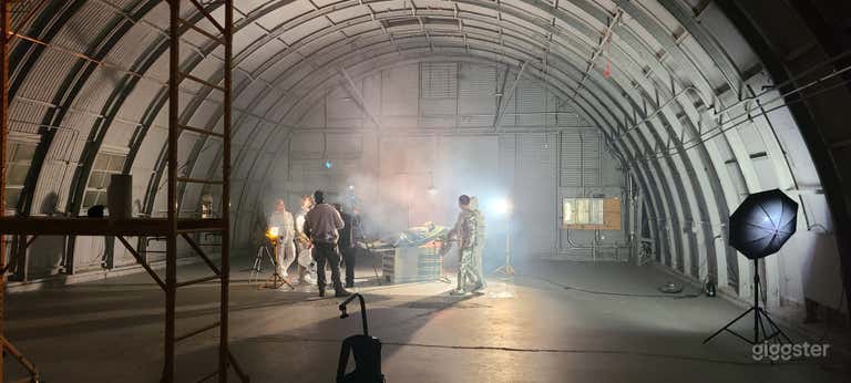  LargeWarehouse with high arched ceilings and Loft 