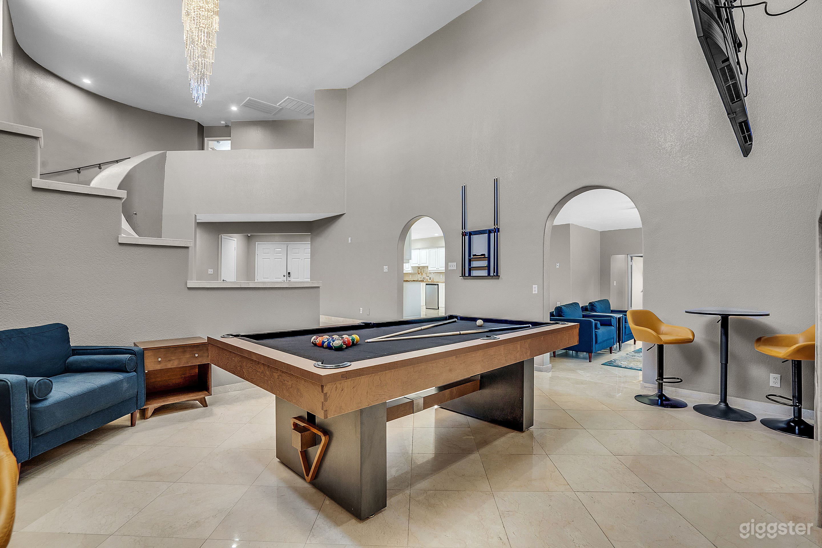 Newly Renovated Grand Casa Photo 4