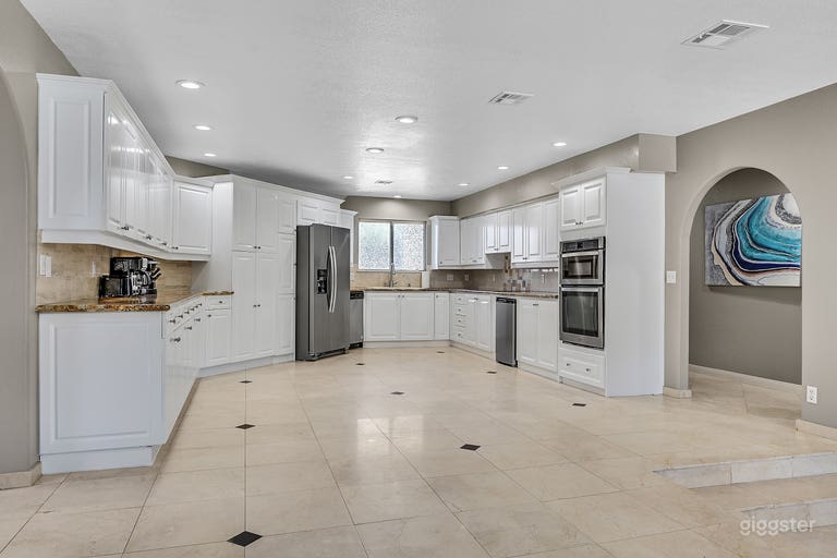  Newly Renovated Grand Casa 