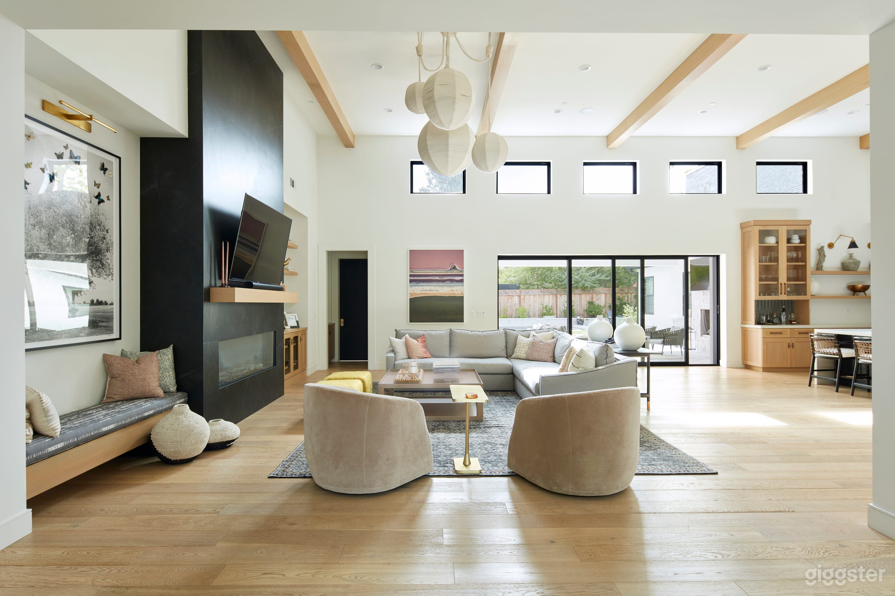 Contemporary Modern Home with 16' Ceilings Photo 1