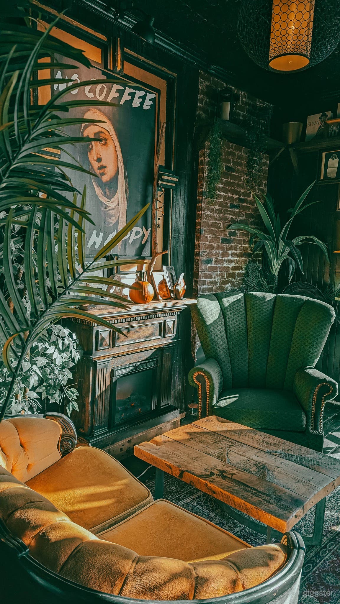 Cozy Vintage Cafe Venue Photo 3