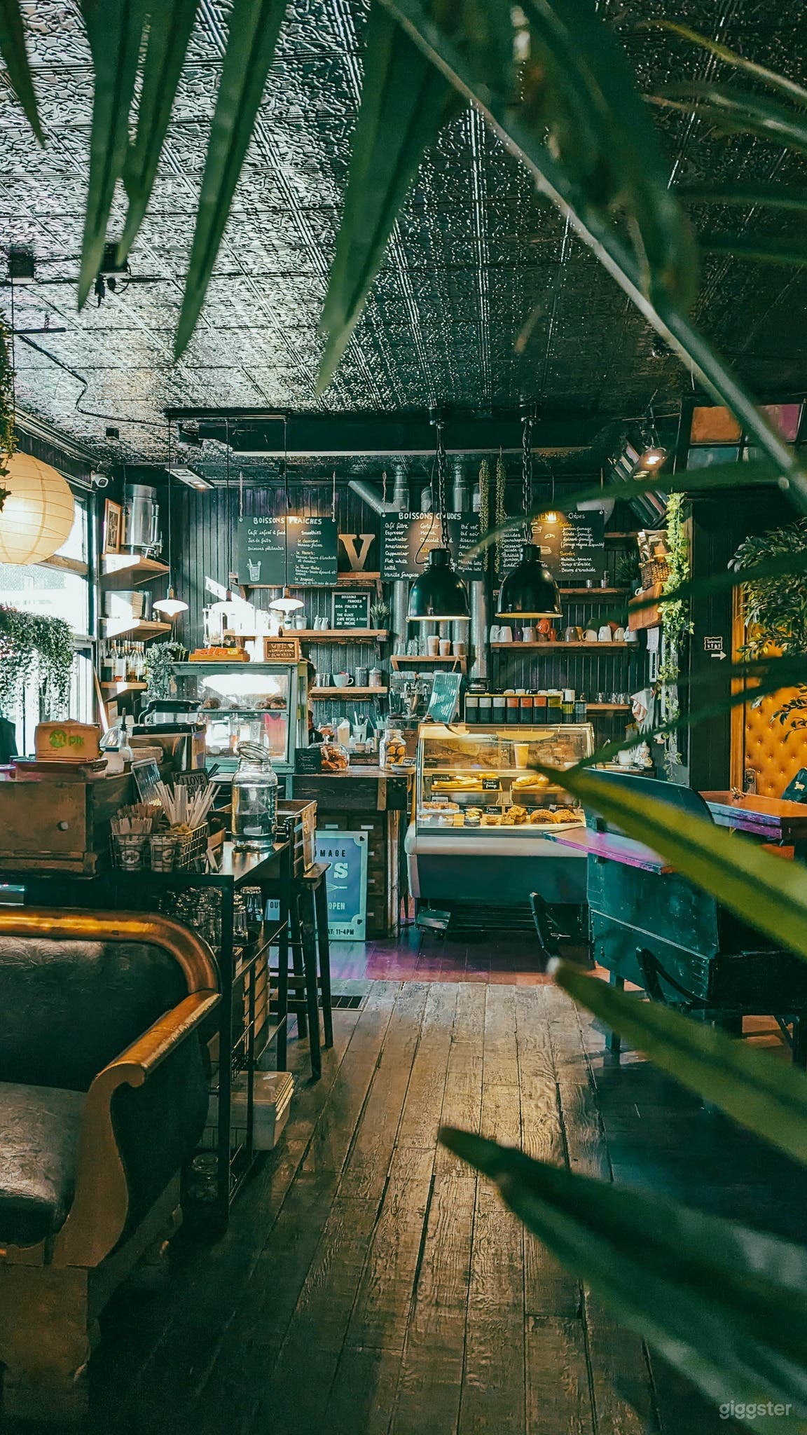 Cozy Vintage Cafe Venue Photo 2