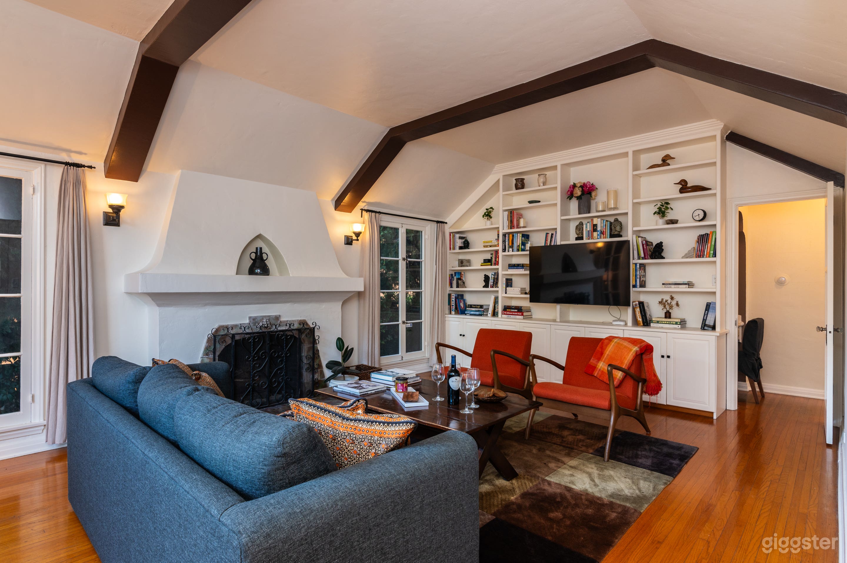 Classic 1932 Spanish Colonial with period updates Photo 2