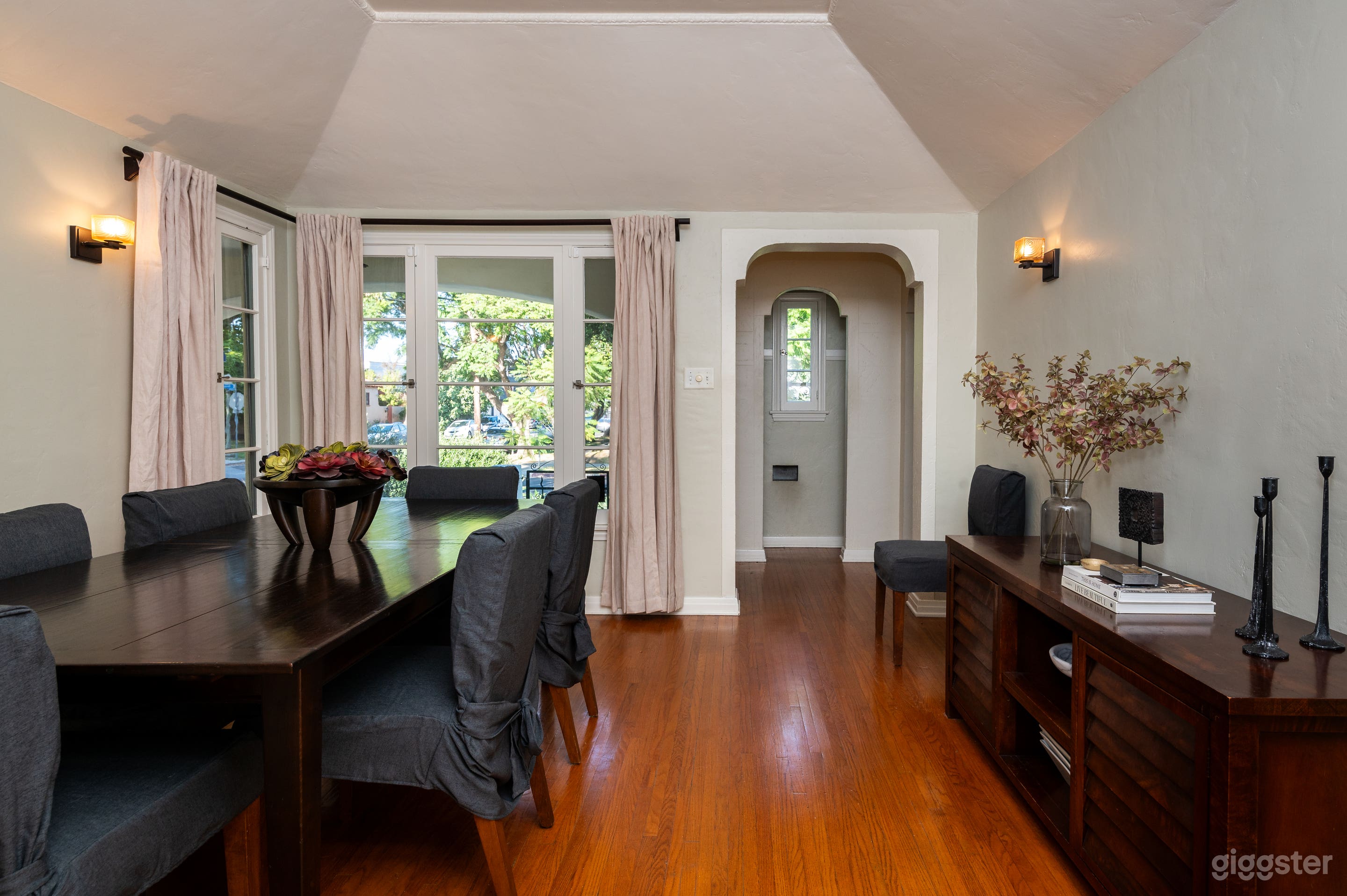 Classic 1932 Spanish Colonial with period updates Photo 3