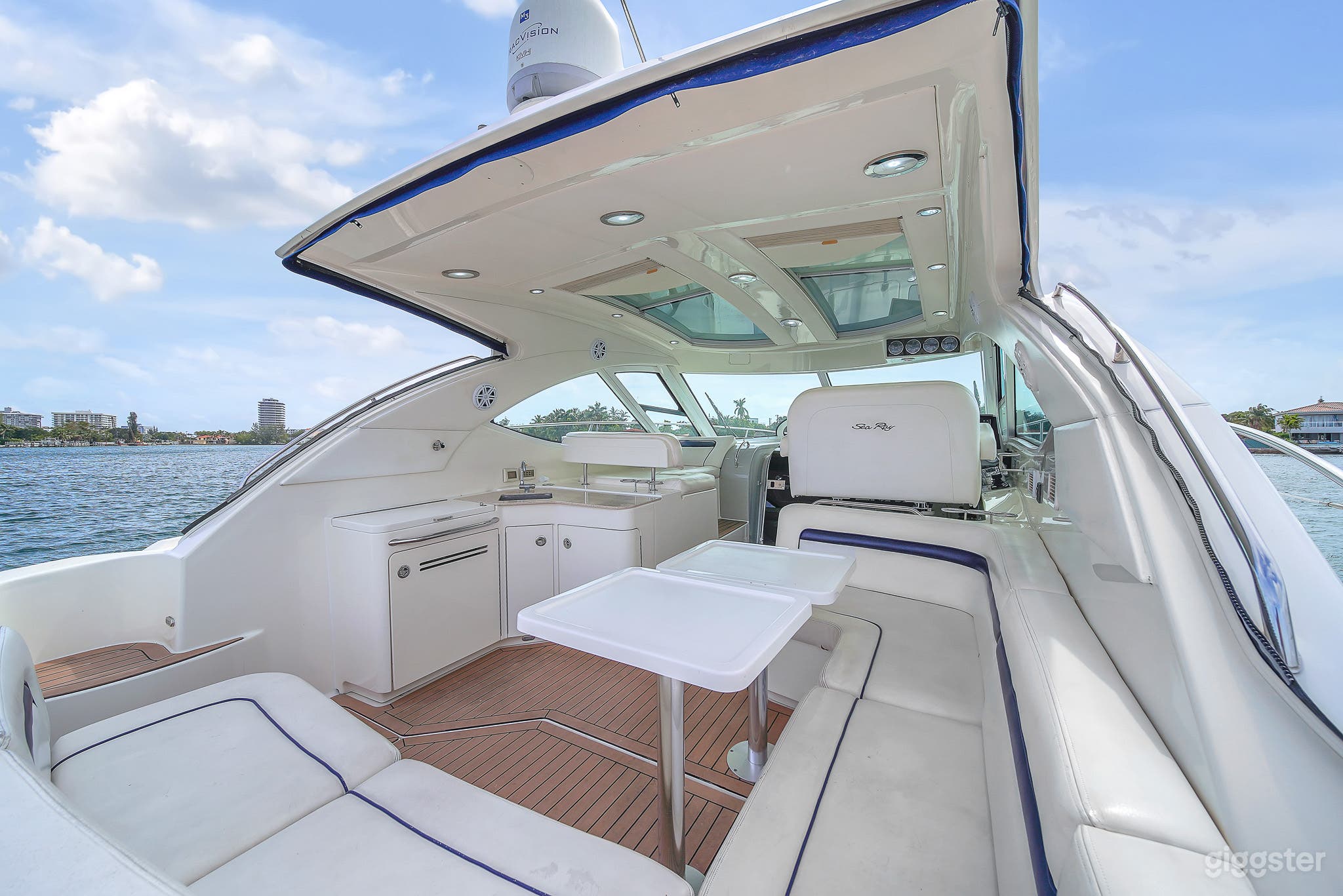 Sleek 47' Sea Ray  Photo 4