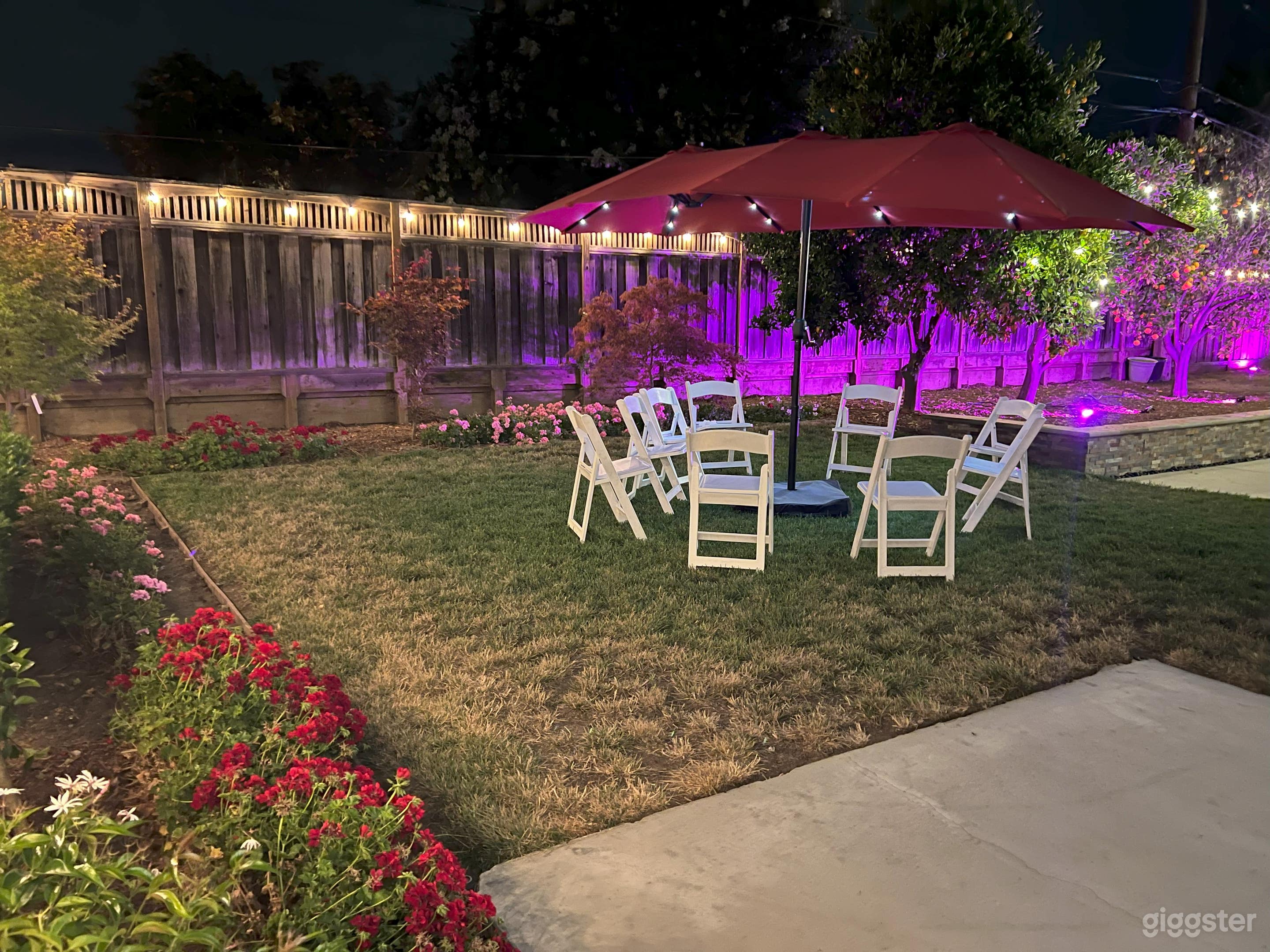 Huge Backyard Perfect for all Outdoor Celebrations Photo 2