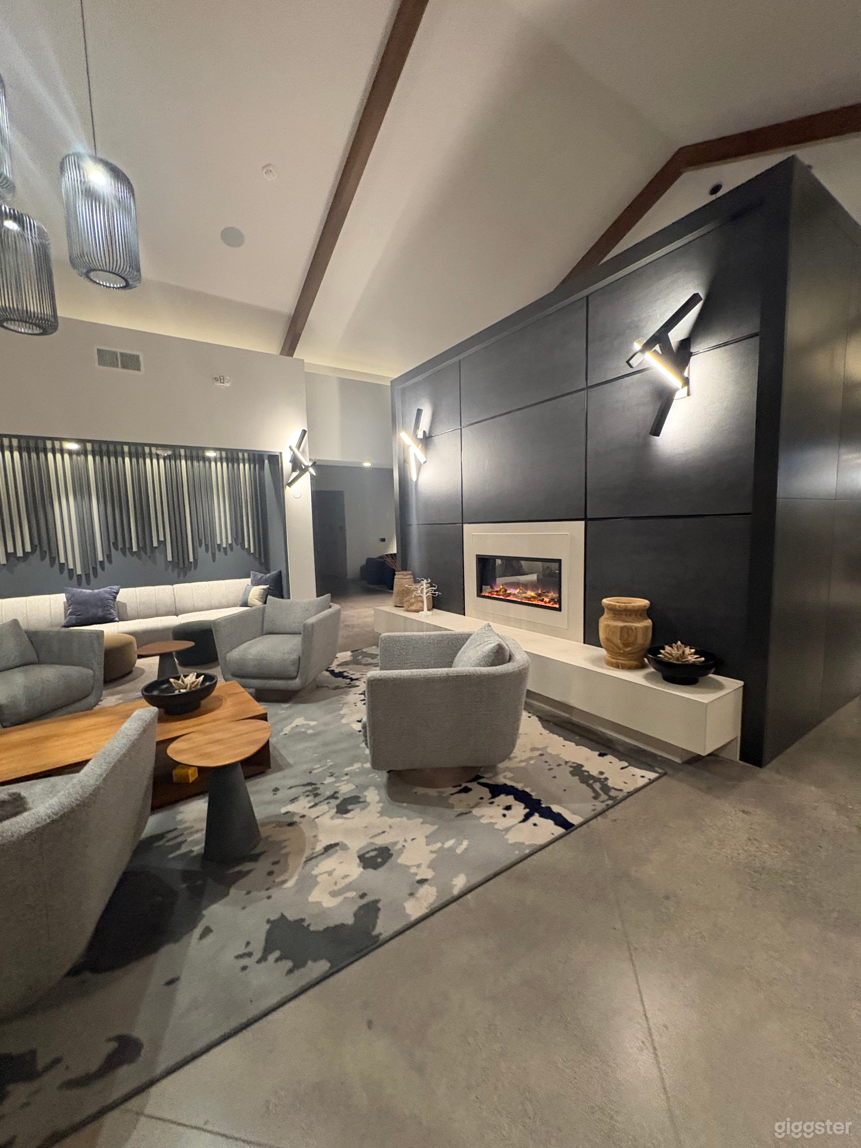 Retro club house Photo 2