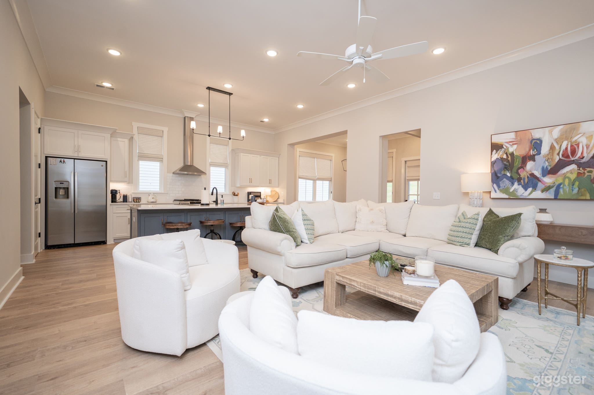 House: 3BR- 3 &amp; 1/2 bath with patio/grill and community pool Photo 1