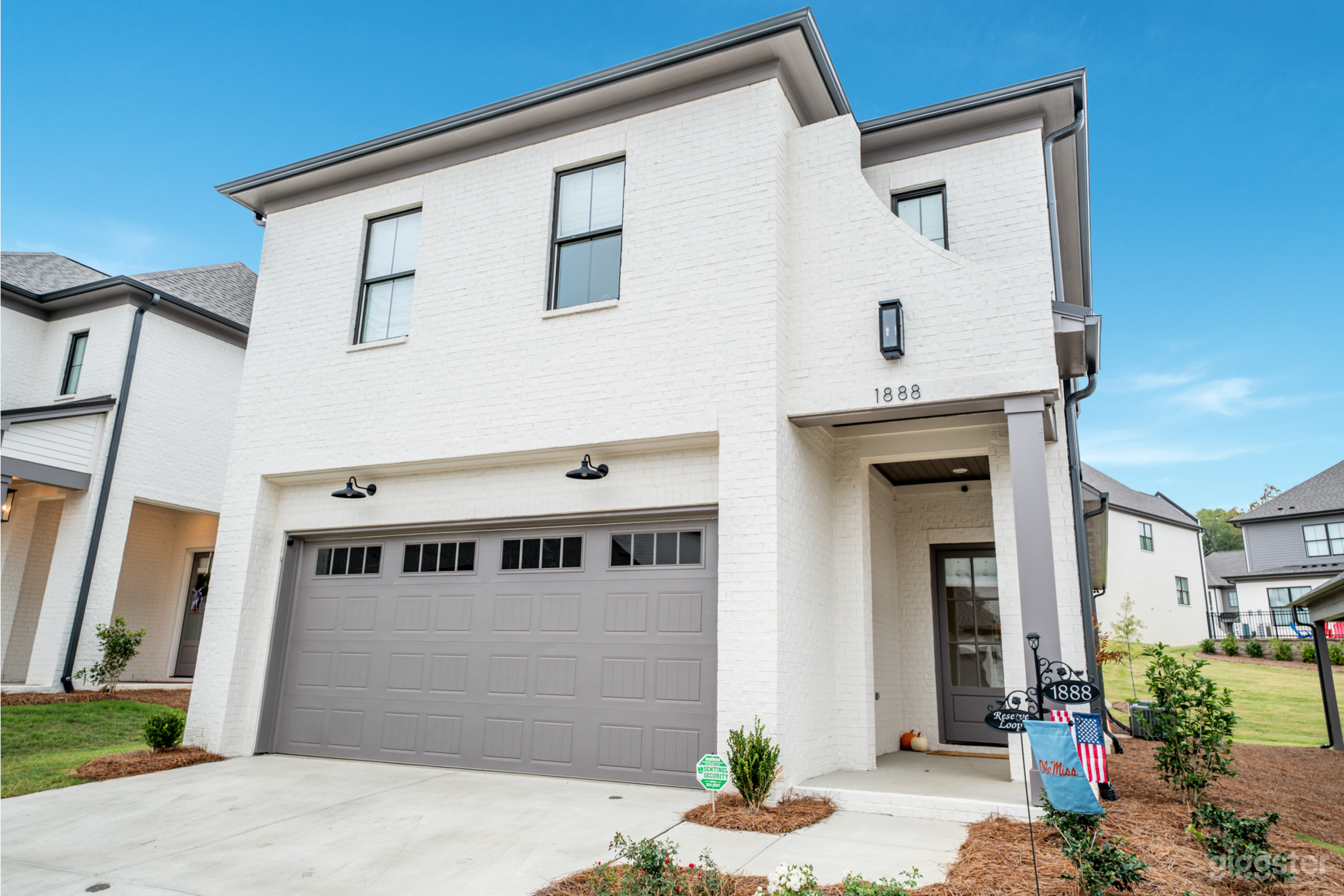 House: 3BR- 3 &amp; 1/2 bath with patio/grill and community pool Photo 2