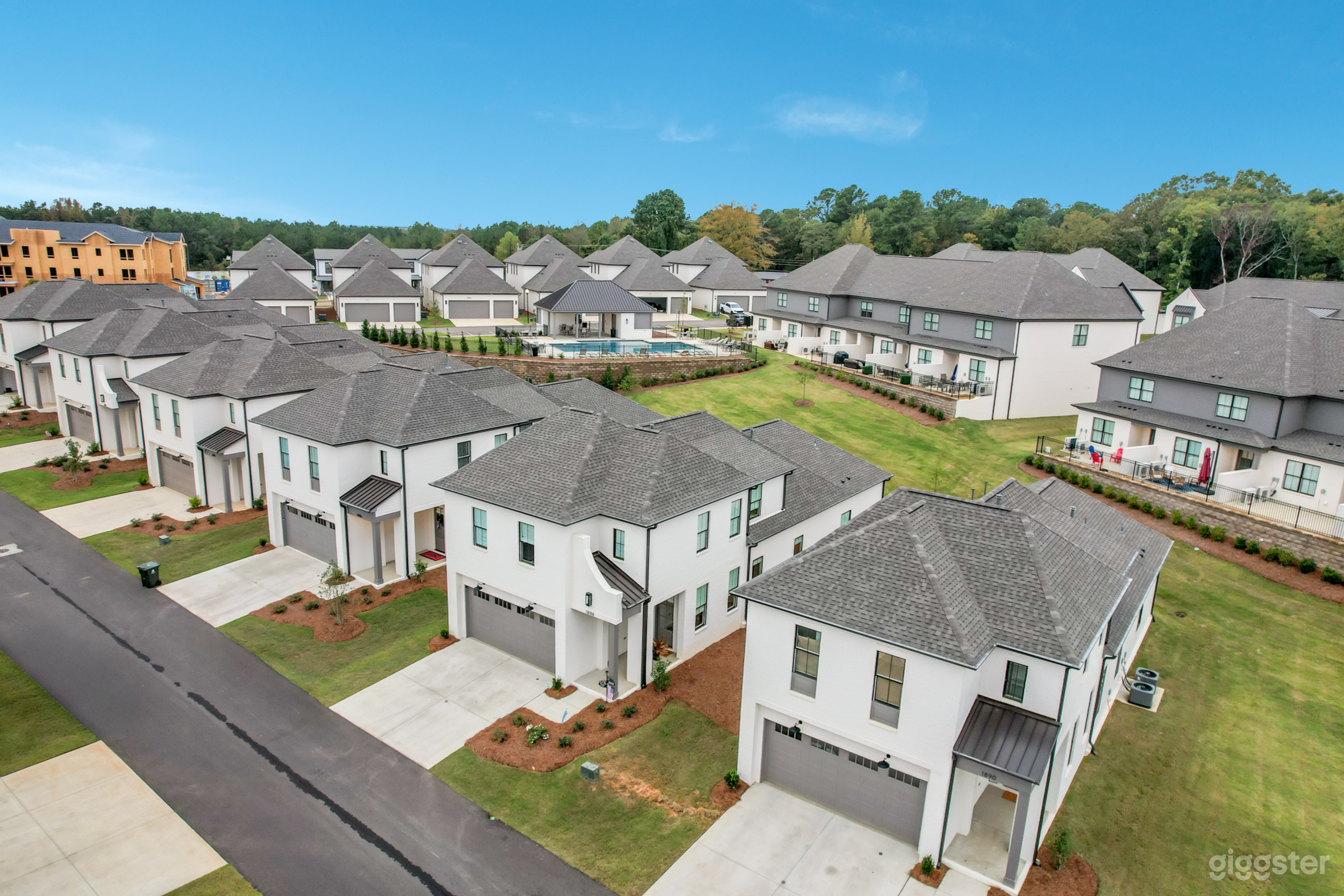 House: 3BR- 3 &amp; 1/2 bath with patio/grill and community pool Photo 4