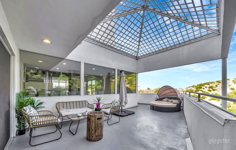  4-Story Hollywood Hills Mansion w/ Sweeping Views 