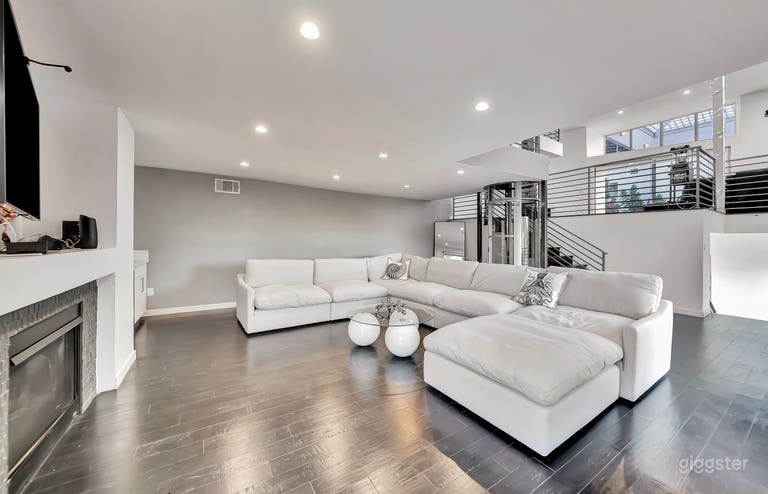  4-Story Hollywood Hills Mansion w/ Sweeping Views 