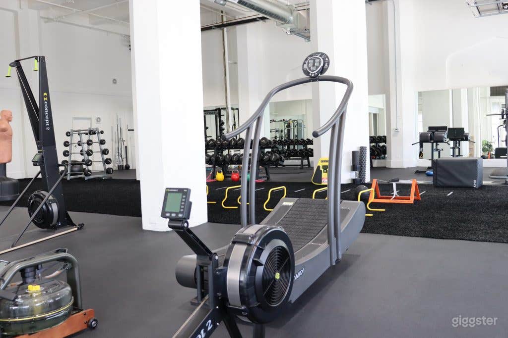 A light filled, recently renovated, 4000 sq ft fitness facility Photo 2